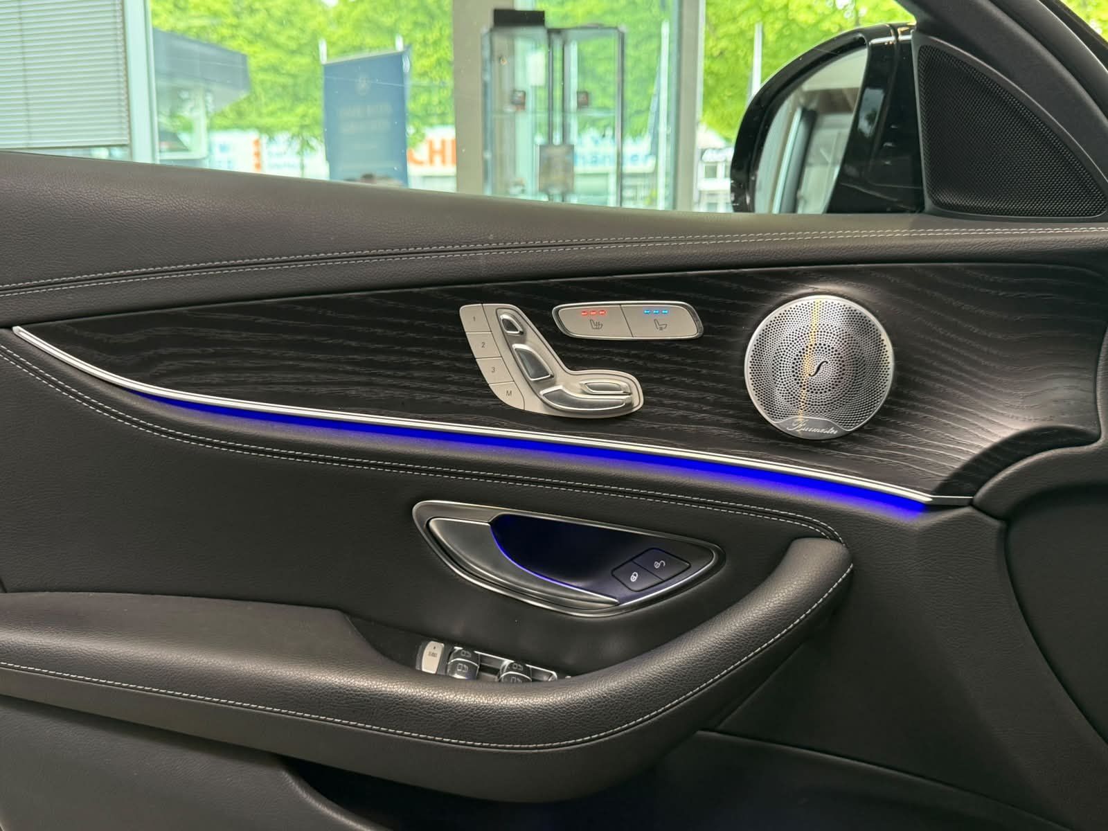 Fahrzeugabbildung Mercedes-Benz E 400 T d AMG EXCLUSIVE+MBEAM+AHK+DISTR+MASSAGE