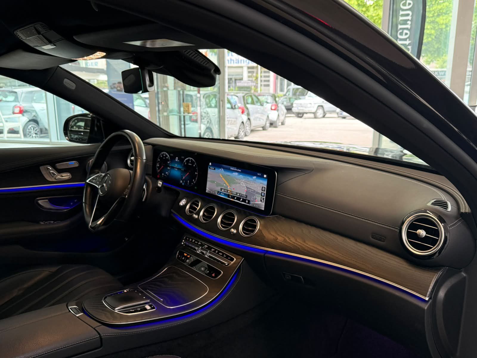 Fahrzeugabbildung Mercedes-Benz E 400 T d AMG EXCLUSIVE+MBEAM+AHK+DISTR+MASSAGE