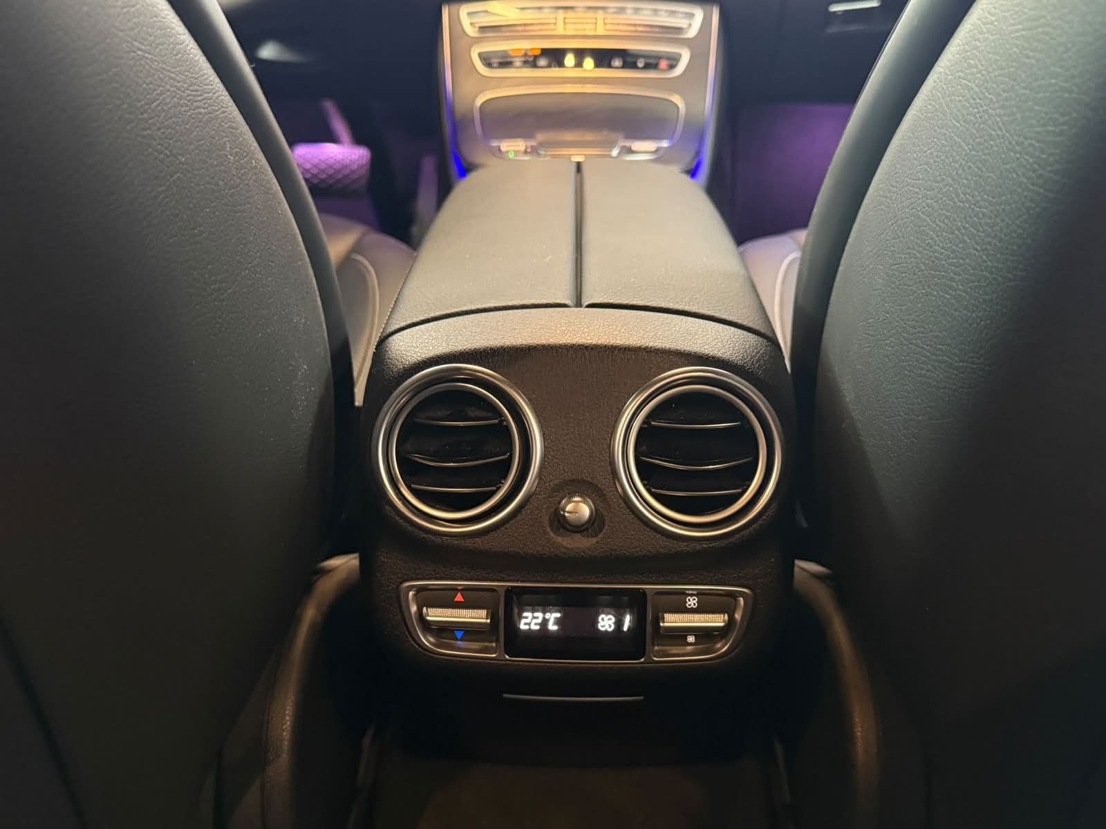 Fahrzeugabbildung Mercedes-Benz E 400 T d AMG EXCLUSIVE+MBEAM+AHK+DISTR+MASSAGE