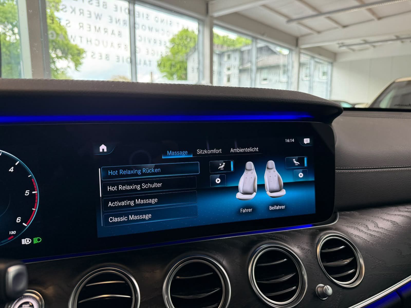 Fahrzeugabbildung Mercedes-Benz E 400 T d AMG EXCLUSIVE+MBEAM+AHK+DISTR+MASSAGE