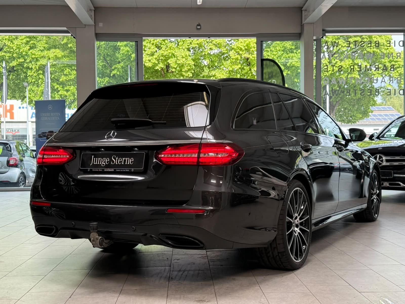 Fahrzeugabbildung Mercedes-Benz E 400 T d AMG EXCLUSIVE+MBEAM+AHK+DISTR+MASSAGE