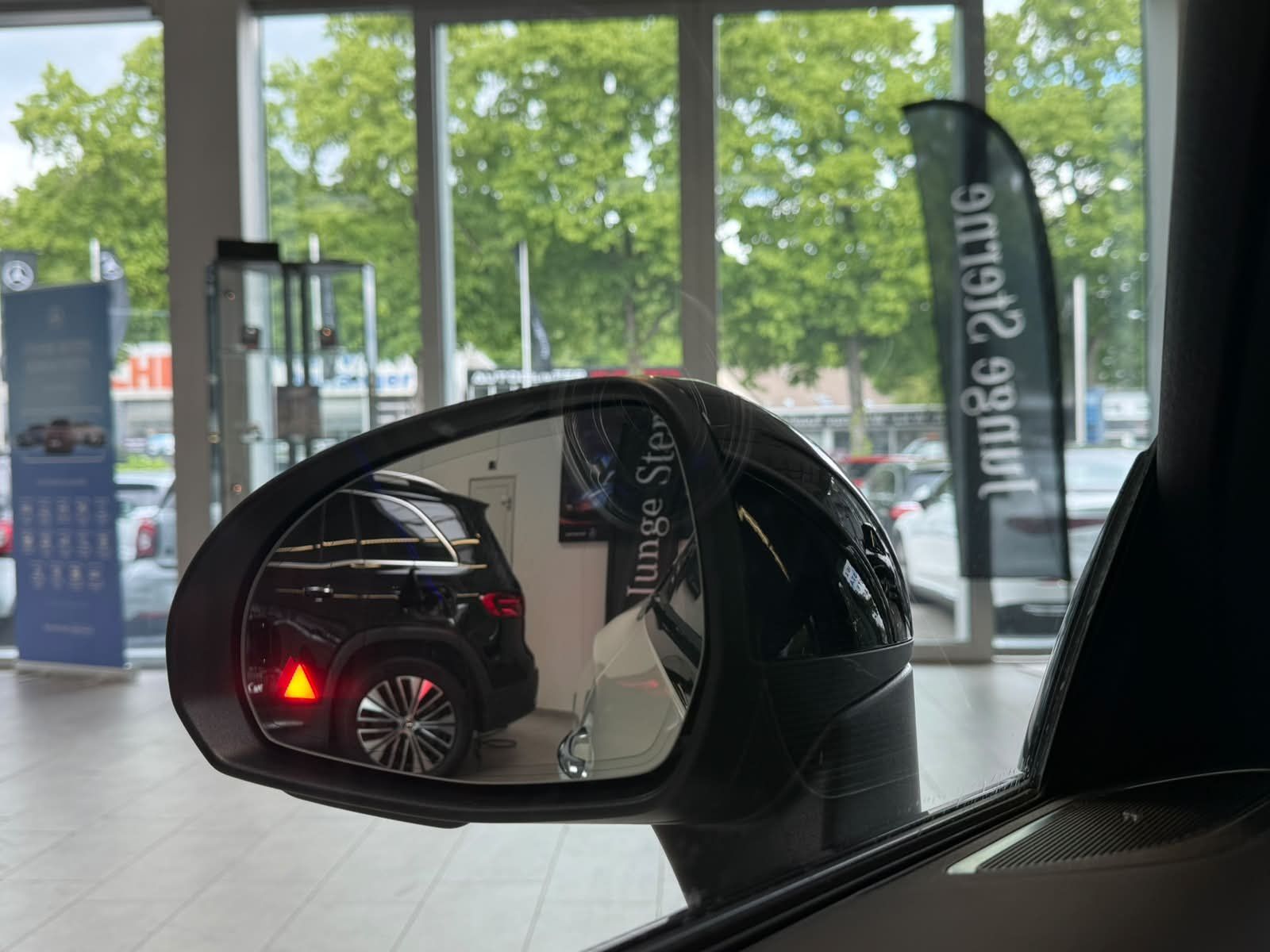 Fahrzeugabbildung Mercedes-Benz CLE 300 e AMG HUD+DIGITAL+NIGHT+DIST+BURM3D+PANO