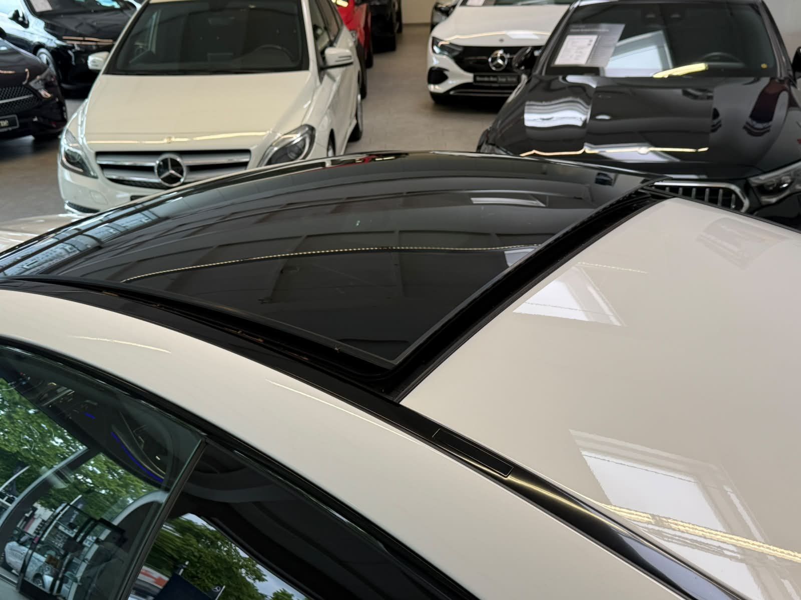 Fahrzeugabbildung Mercedes-Benz CLE 300 e AMG HUD+DIGITAL+NIGHT+DIST+BURM3D+PANO