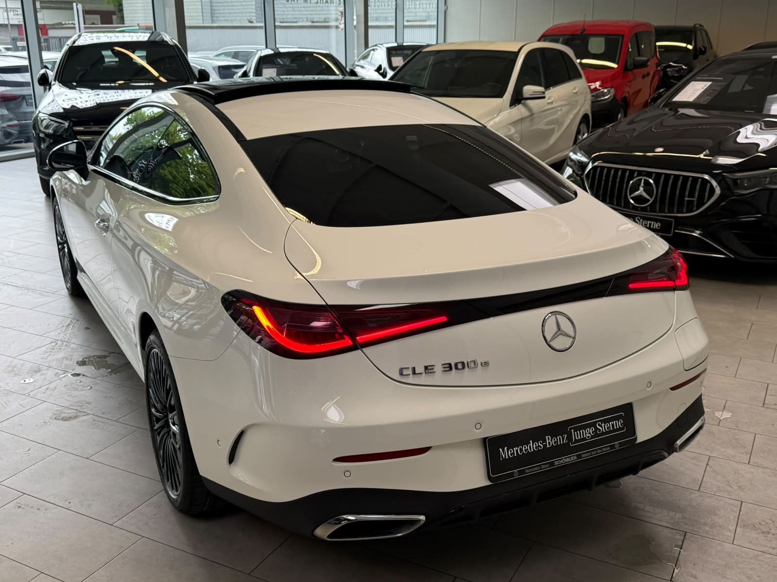 Fahrzeugabbildung Mercedes-Benz CLE 300 e AMG HUD+DIGITAL+NIGHT+DIST+BURM3D+PANO