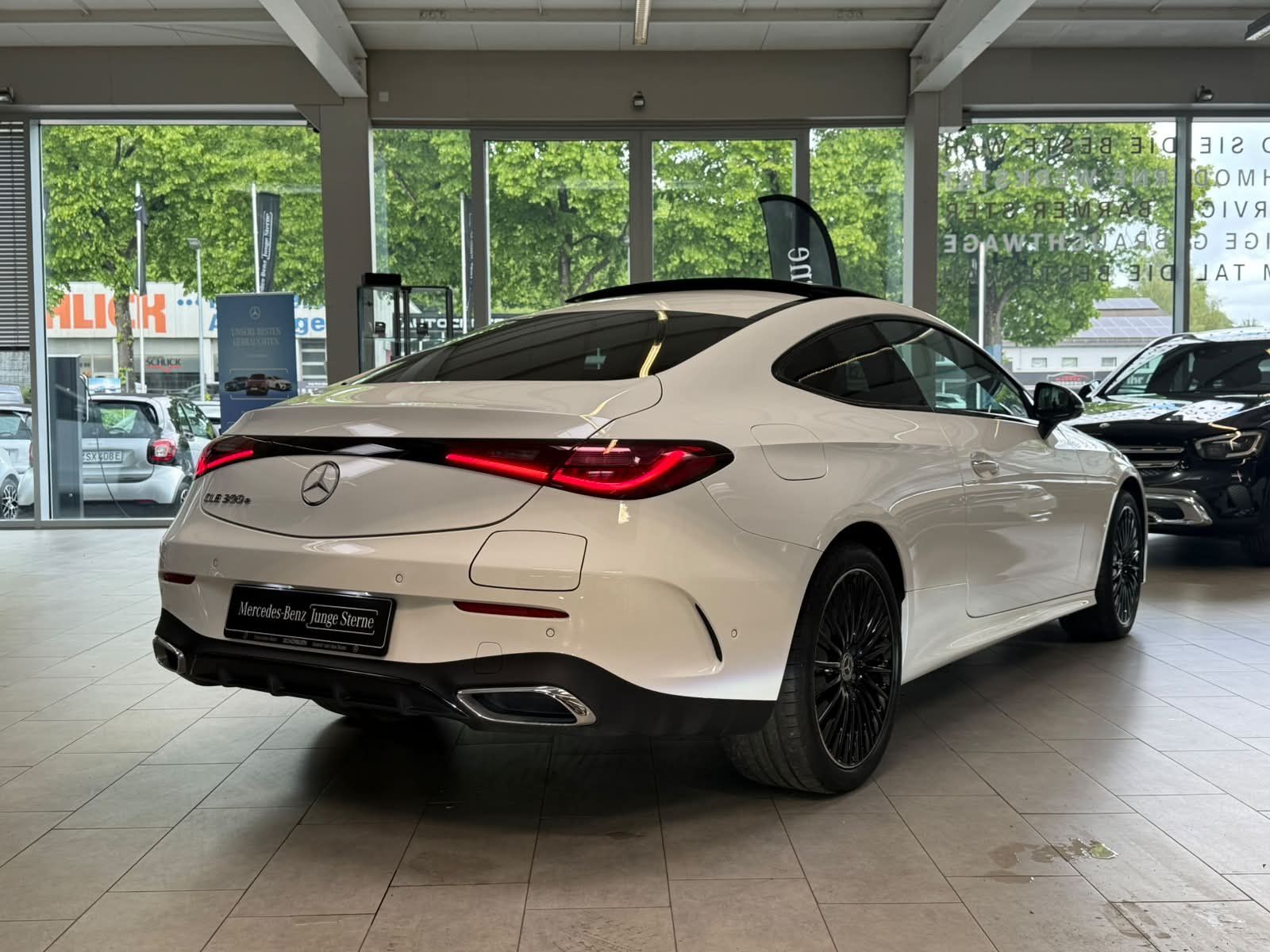 Fahrzeugabbildung Mercedes-Benz CLE 300 e AMG HUD+DIGITAL+NIGHT+DIST+BURM3D+PANO