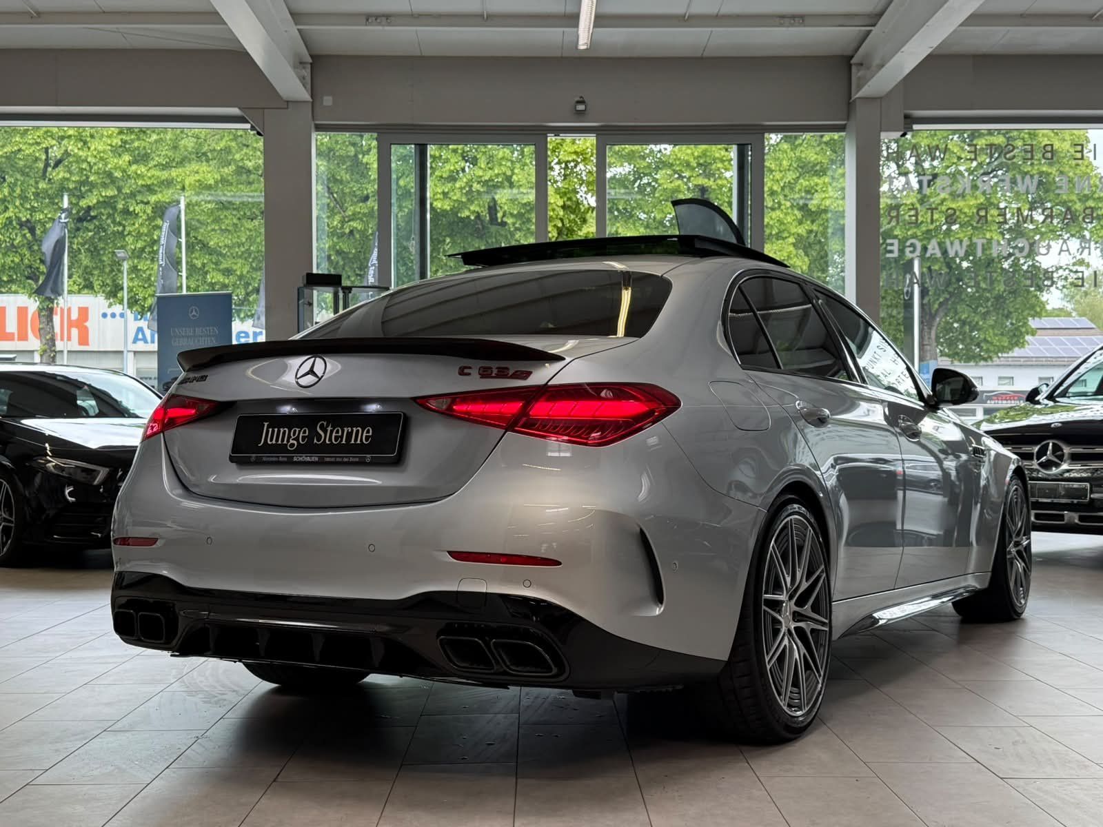 Fahrzeugabbildung Mercedes-Benz AMG C63 S E UPE146t€+CARBON I+II+BURM3D+PERFSITZ