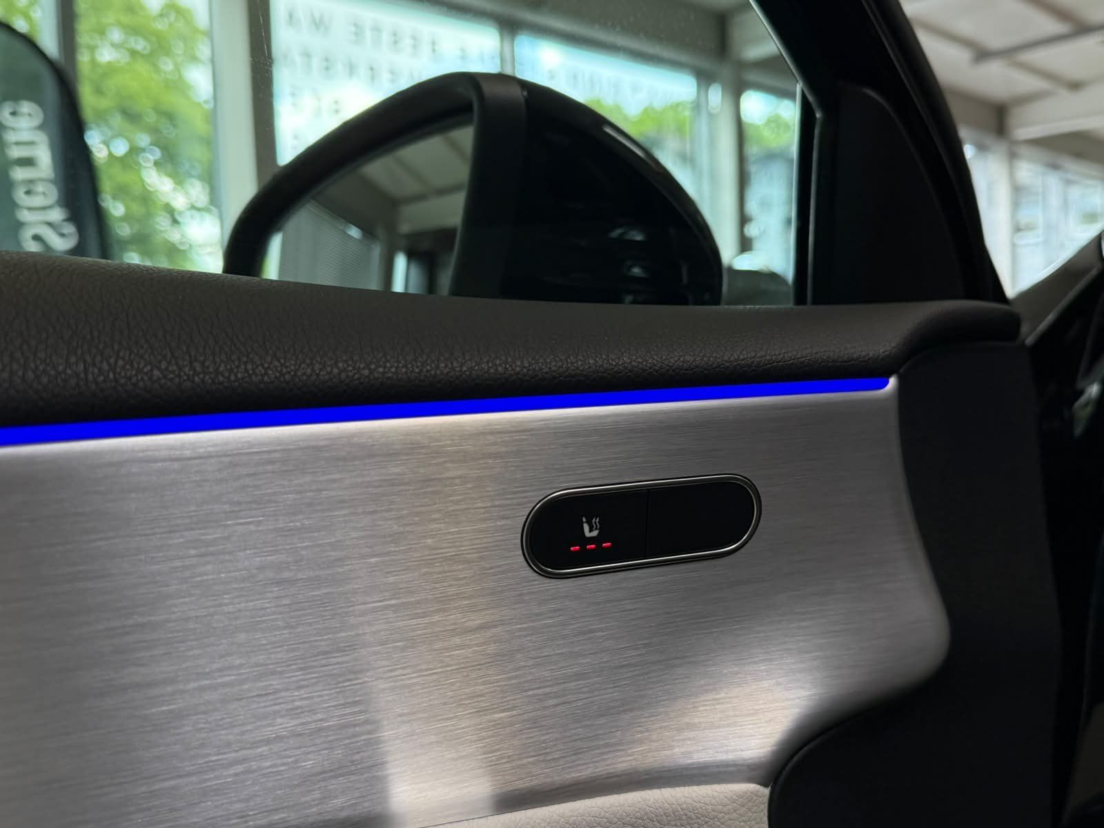 Fahrzeugabbildung Mercedes-Benz A 220 d AMG DISTR+HUD+MBEAM+360°+KEYLESS+18"+FAP