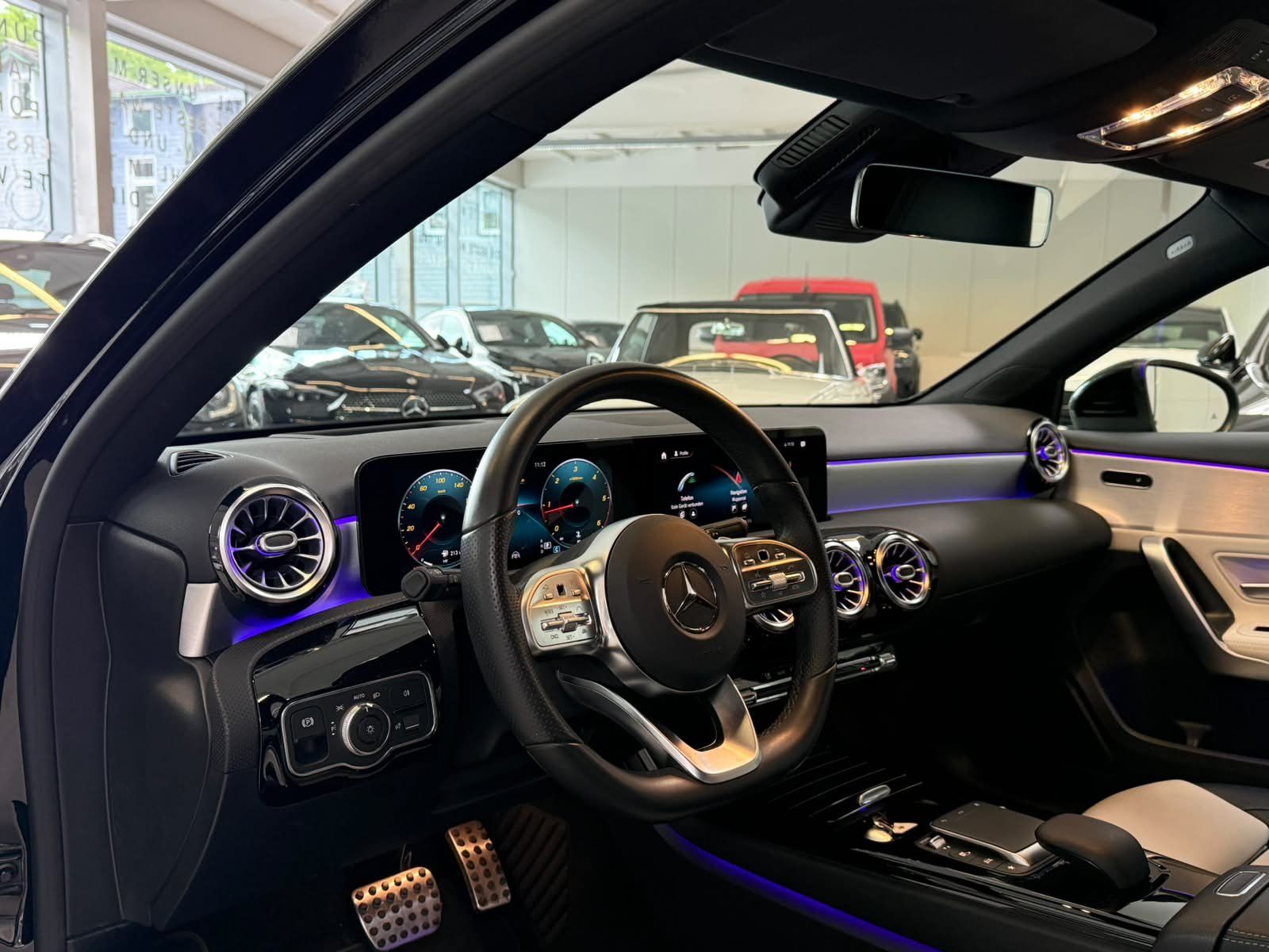 Fahrzeugabbildung Mercedes-Benz A 220 d AMG DISTR+HUD+MBEAM+360°+KEYLESS+18"+FAP