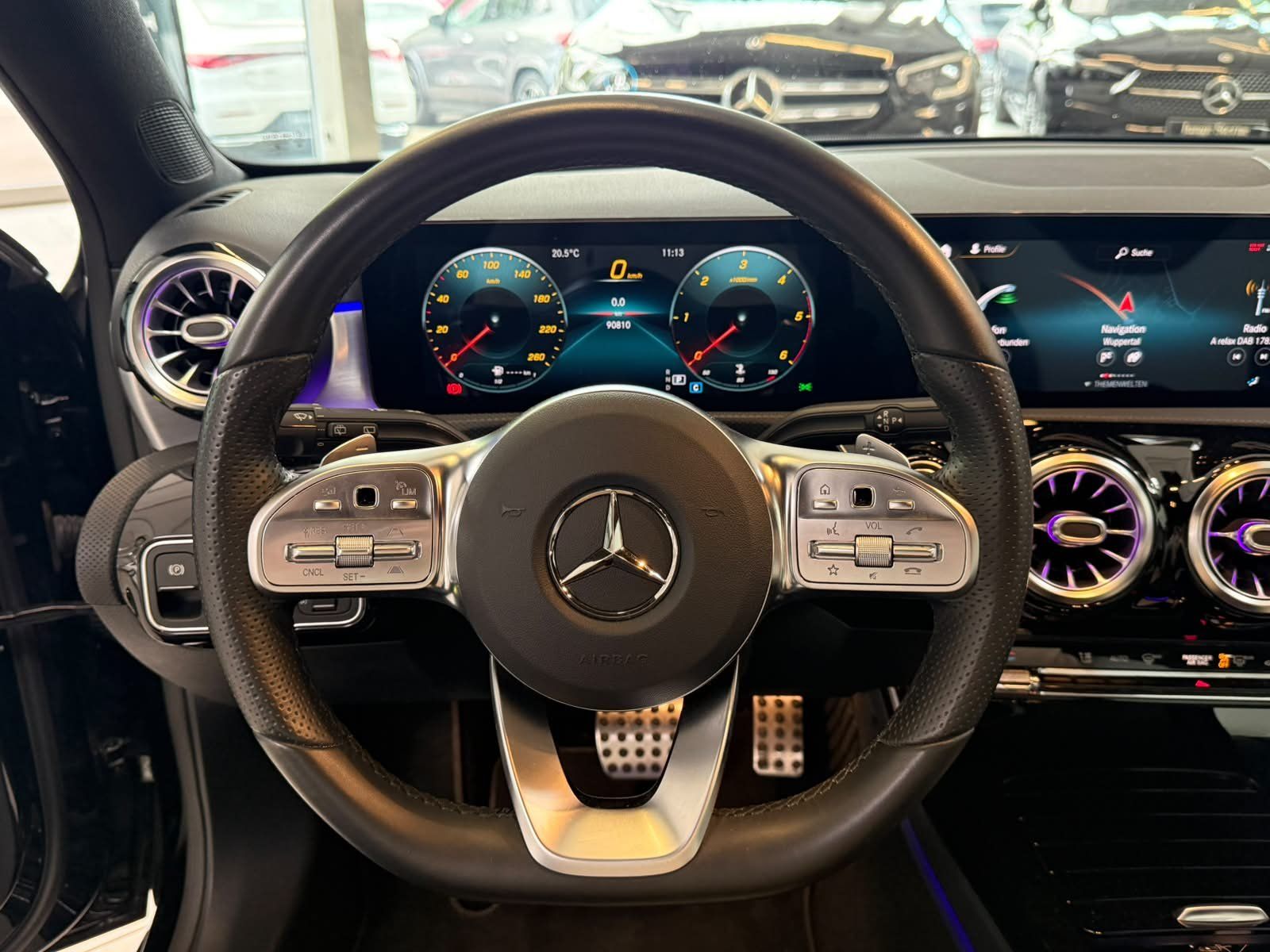 Fahrzeugabbildung Mercedes-Benz A 220 d AMG DISTR+HUD+MBEAM+360°+KEYLESS+18"+FAP