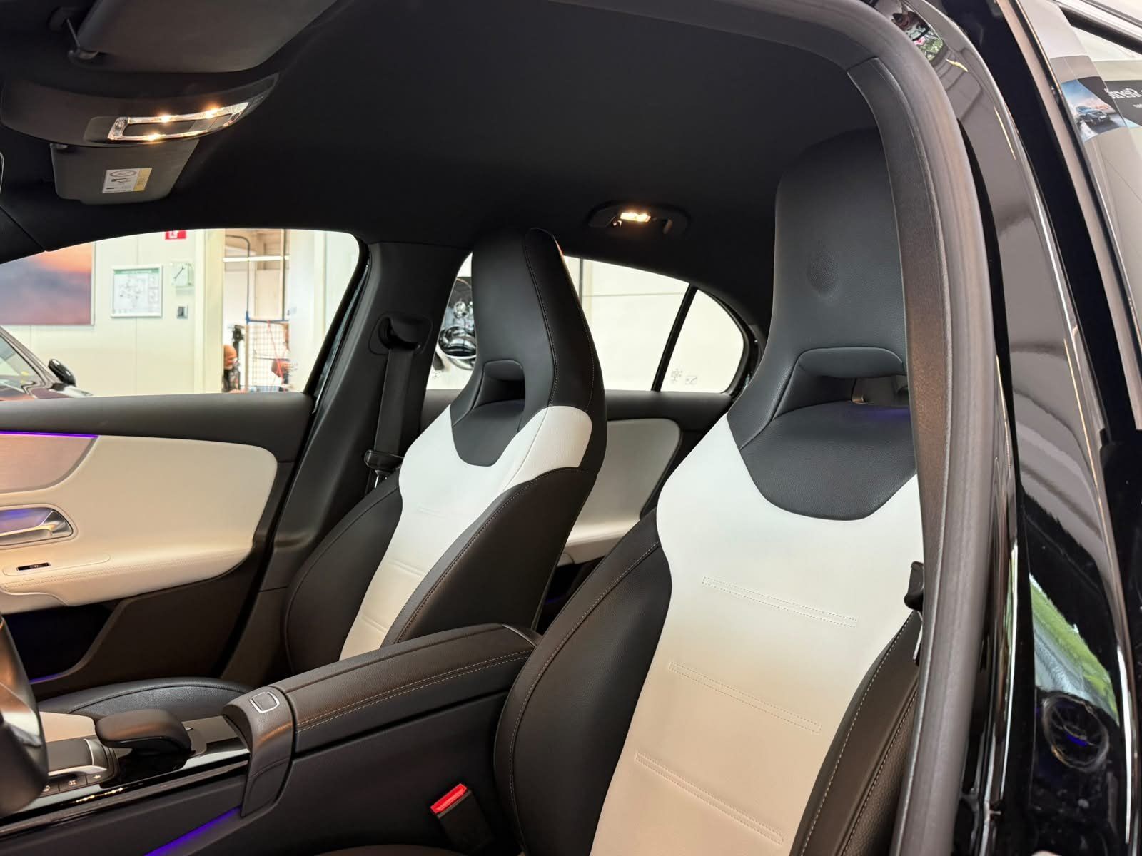 Fahrzeugabbildung Mercedes-Benz A 220 d AMG DISTR+HUD+MBEAM+360°+KEYLESS+18"+FAP