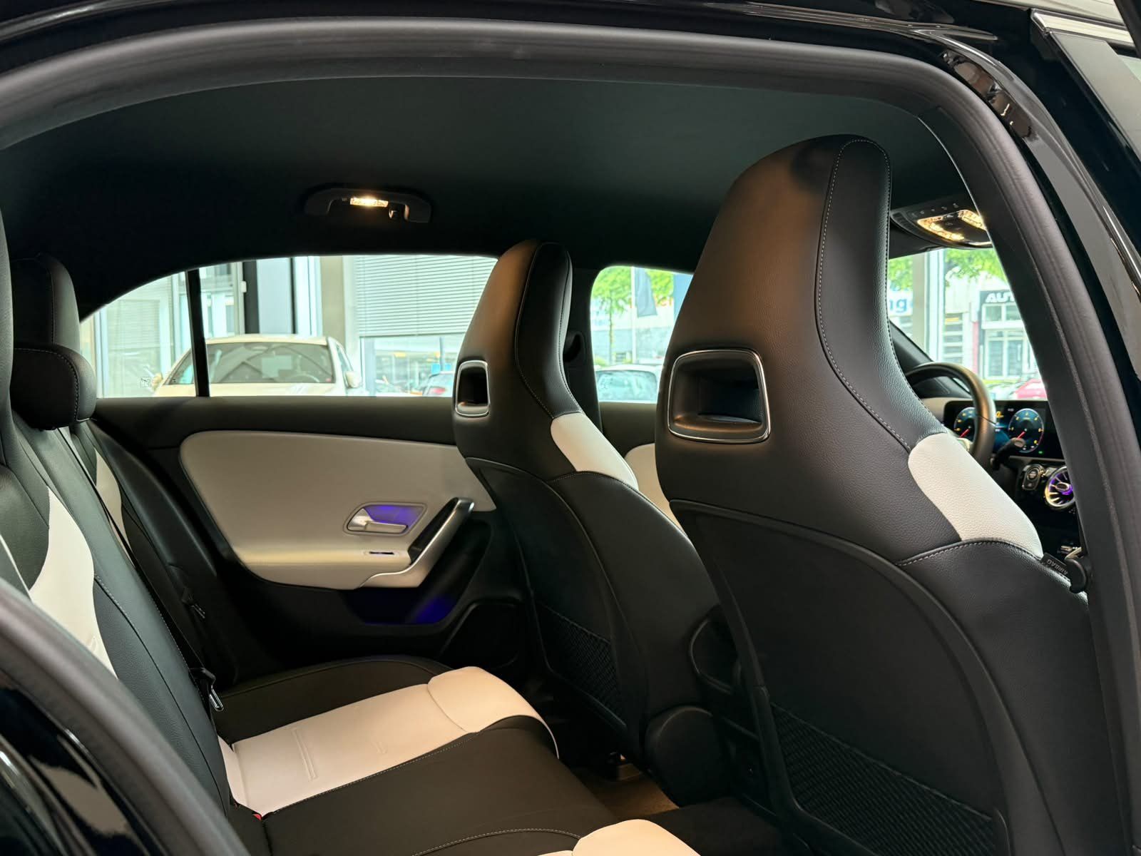 Fahrzeugabbildung Mercedes-Benz A 220 d AMG DISTR+HUD+MBEAM+360°+KEYLESS+18"+FAP
