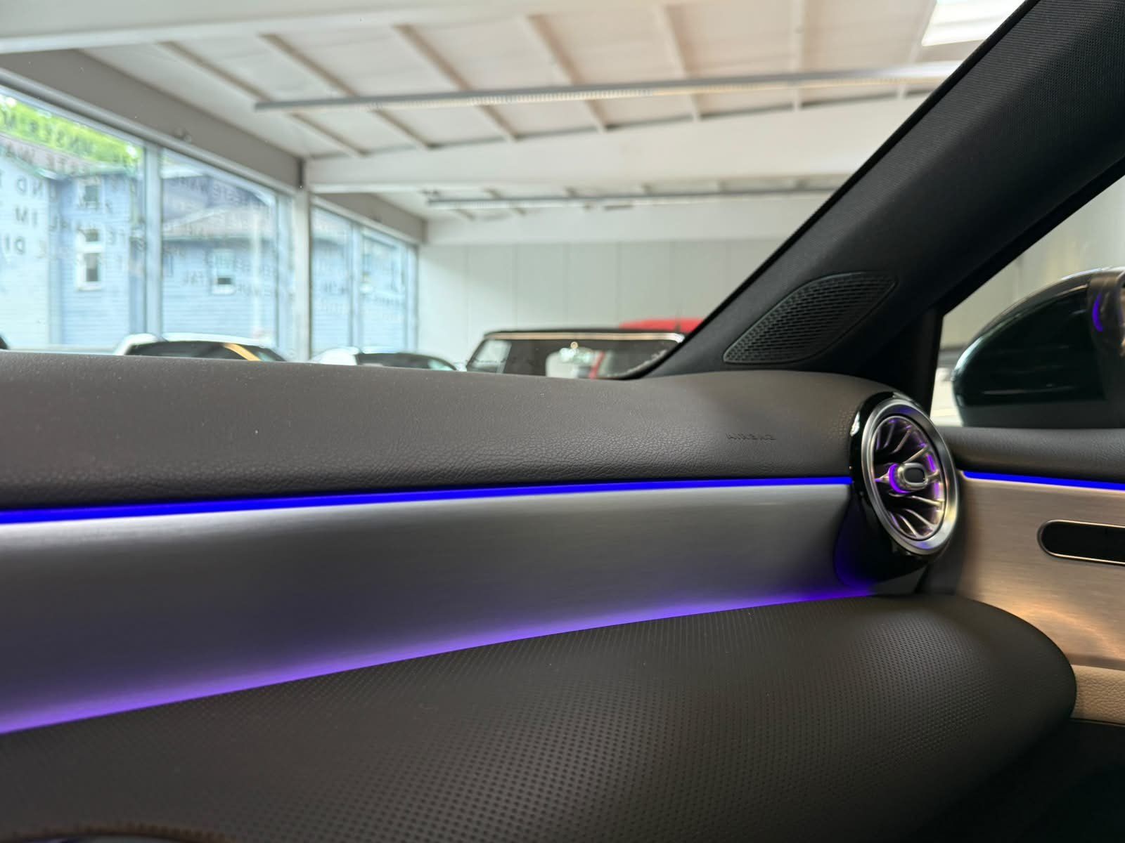 Fahrzeugabbildung Mercedes-Benz A 220 d AMG DISTR+HUD+MBEAM+360°+KEYLESS+18"+FAP