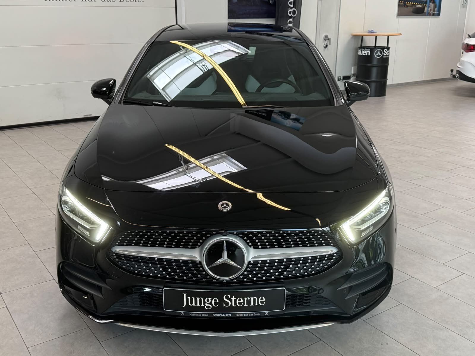 Fahrzeugabbildung Mercedes-Benz A 220 d AMG DISTR+HUD+MBEAM+360°+KEYLESS+18"+FAP