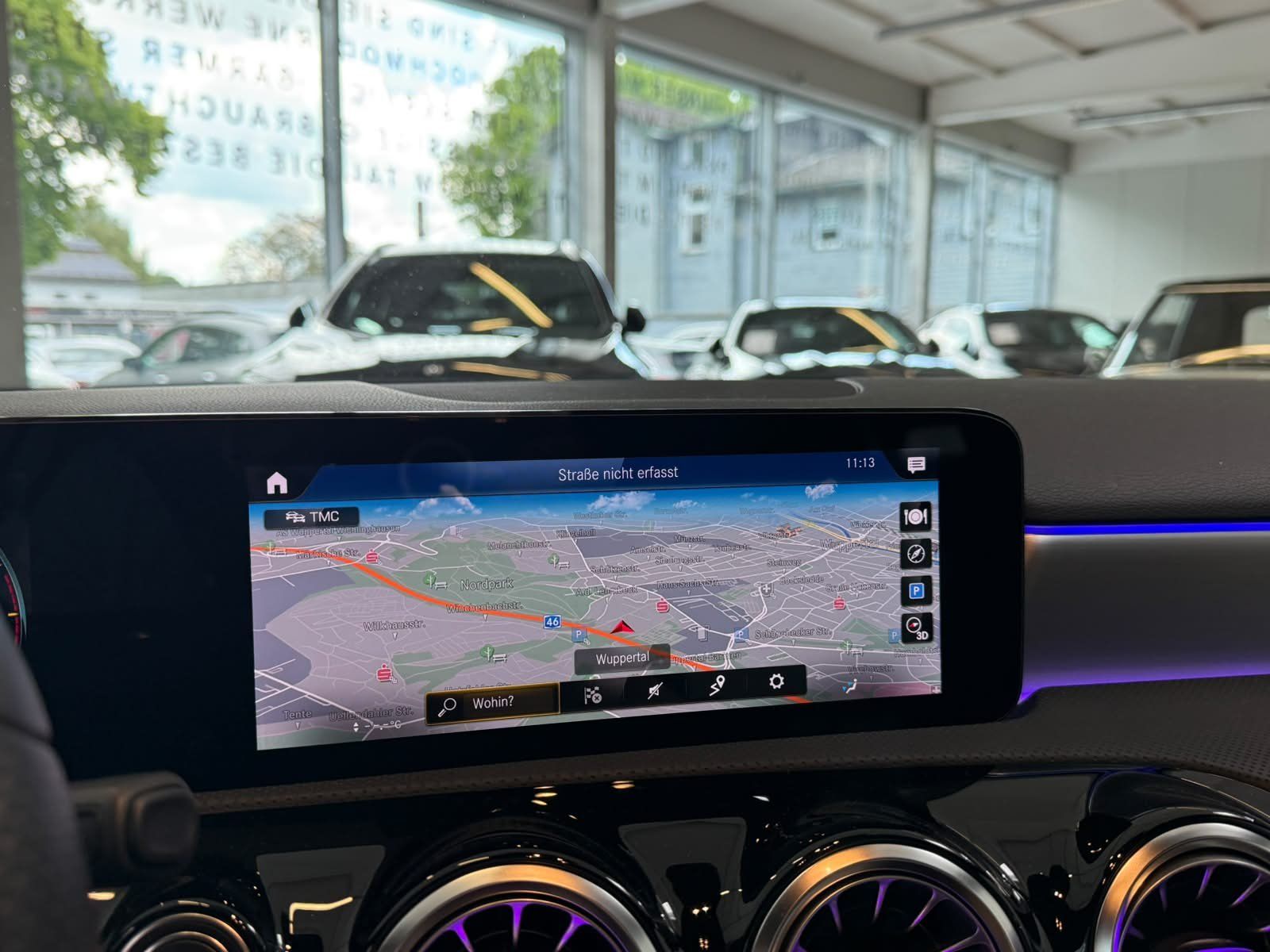 Fahrzeugabbildung Mercedes-Benz A 220 d AMG DISTR+HUD+MBEAM+360°+KEYLESS+18"+FAP