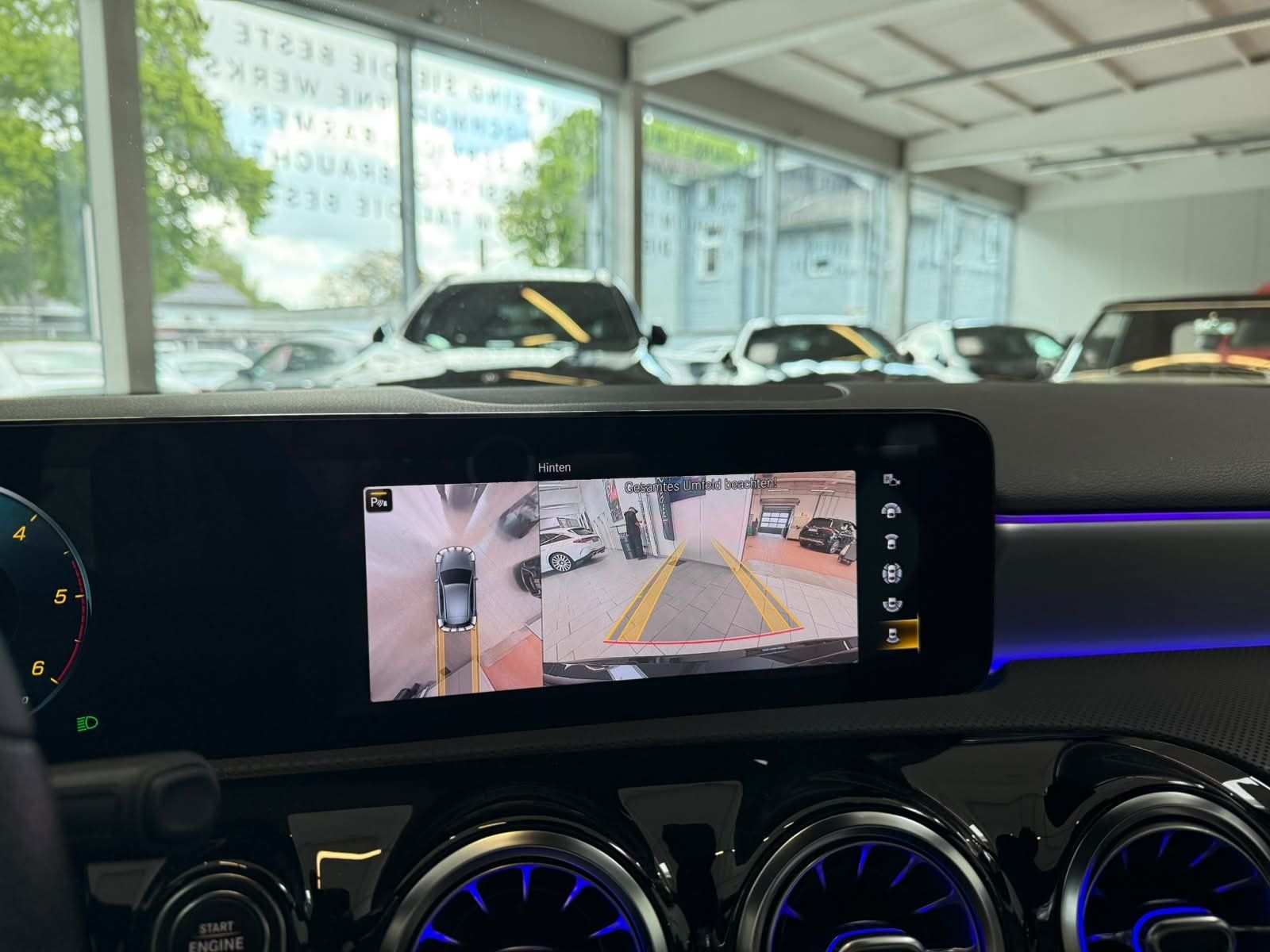 Fahrzeugabbildung Mercedes-Benz A 220 d AMG DISTR+HUD+MBEAM+360°+KEYLESS+18"+FAP