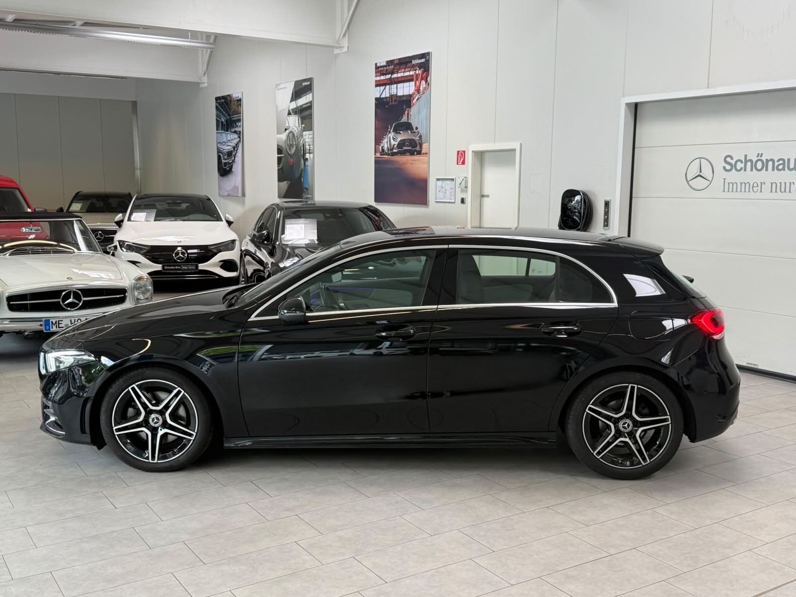 Fahrzeugabbildung Mercedes-Benz A 220 d AMG DISTR+HUD+MBEAM+360°+KEYLESS+18"+FAP