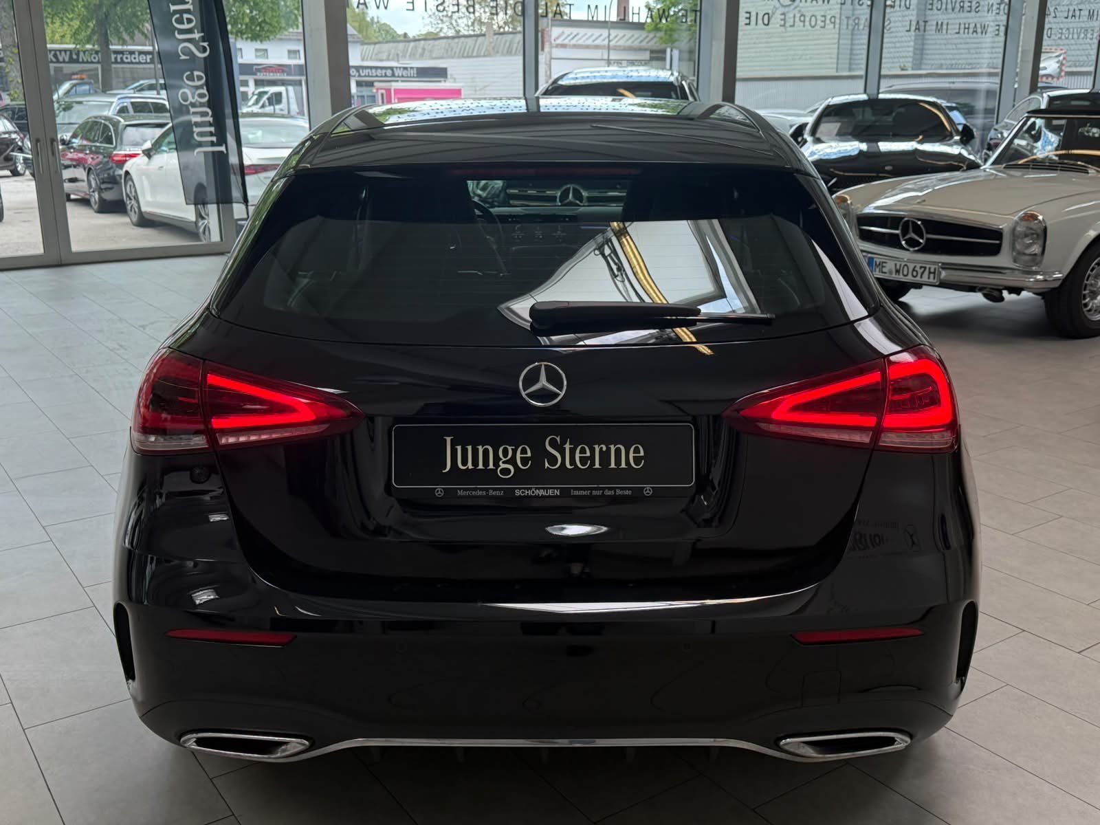 Fahrzeugabbildung Mercedes-Benz A 220 d AMG DISTR+HUD+MBEAM+360°+KEYLESS+18"+FAP