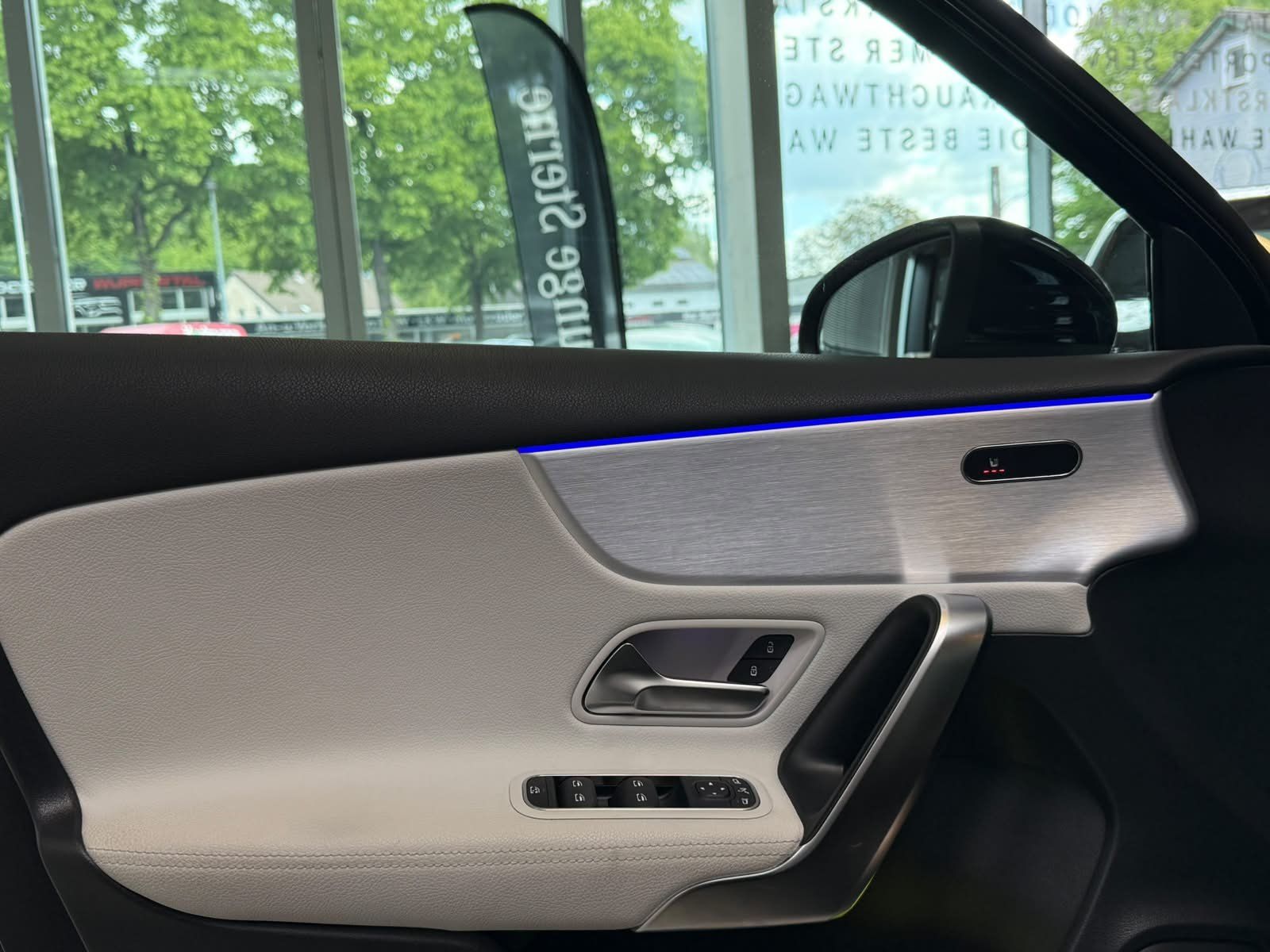 Fahrzeugabbildung Mercedes-Benz A 220 d AMG DISTR+HUD+MBEAM+360°+KEYLESS+18"+FAP