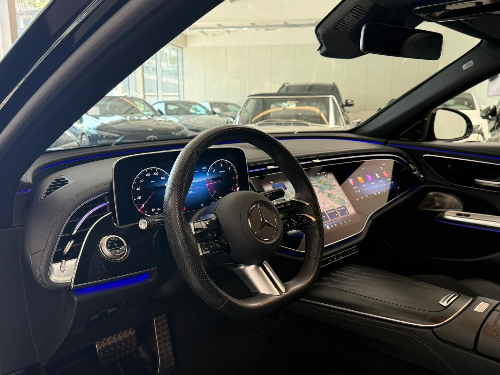 Fahrzeugabbildung Mercedes-Benz E 220 d AMG BURMESTER+PANO+SERVO+SUPERSREEN+360°
