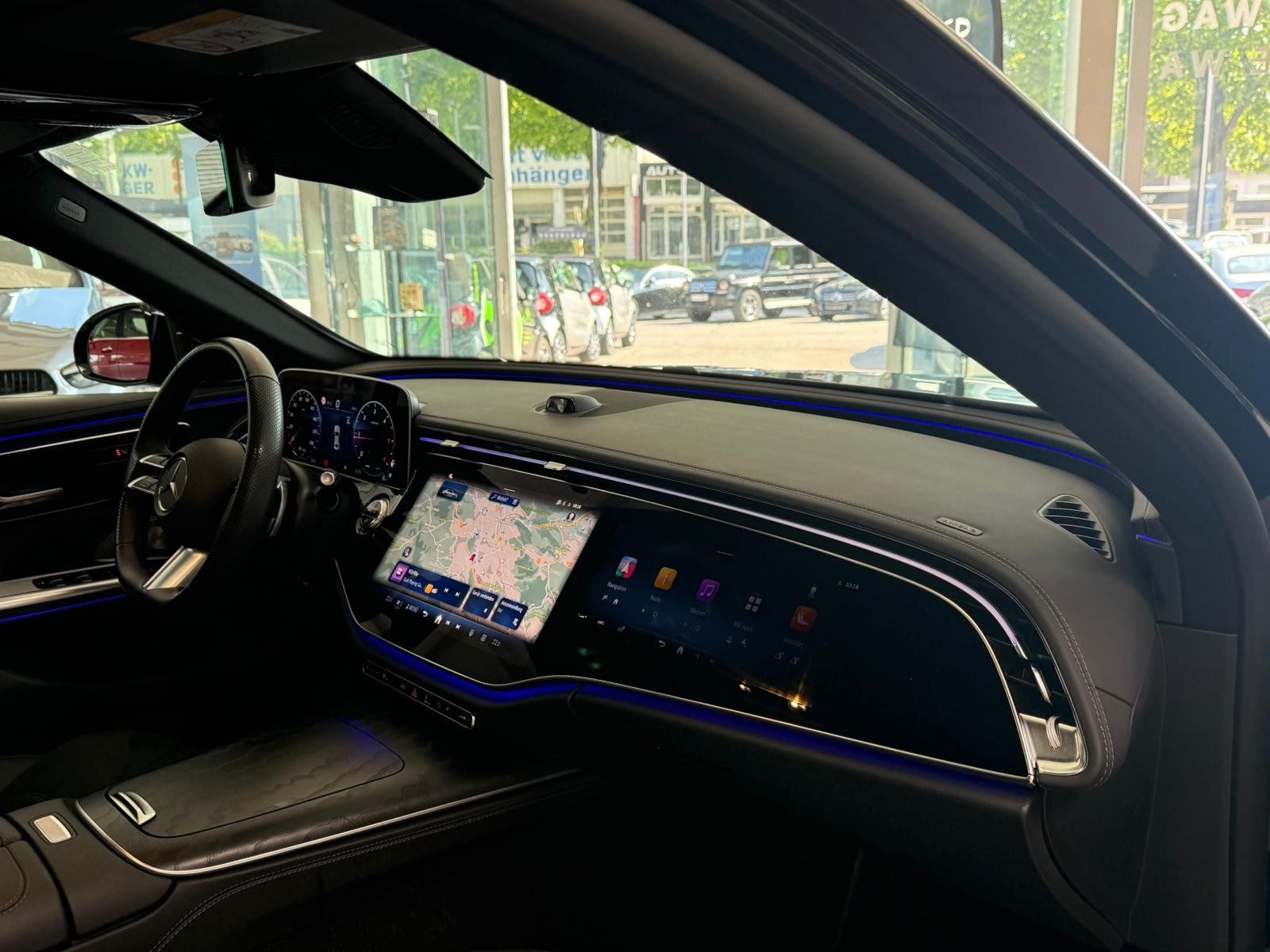 Fahrzeugabbildung Mercedes-Benz E 220 d AMG BURMESTER+PANO+SERVO+SUPERSREEN+360°