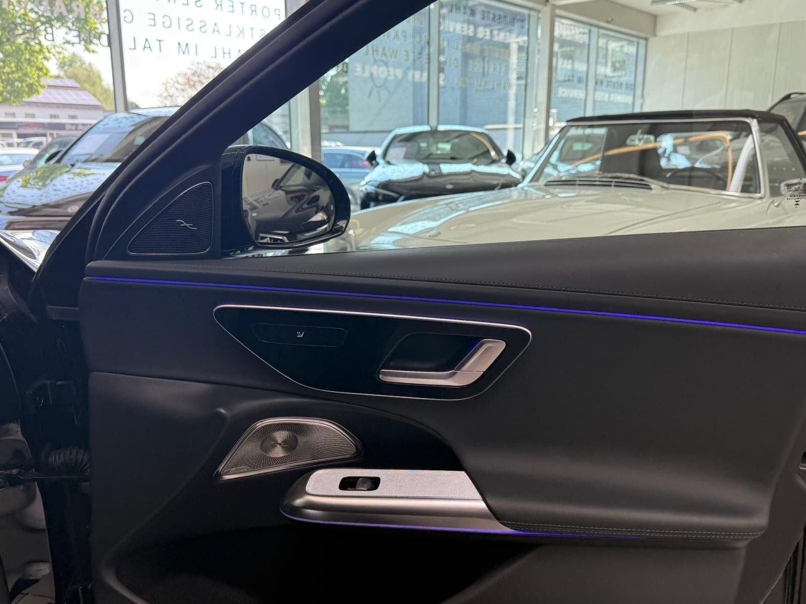 Fahrzeugabbildung Mercedes-Benz E 220 d AMG BURMESTER+PANO+SERVO+SUPERSREEN+360°