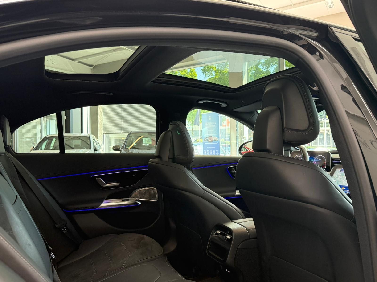 Fahrzeugabbildung Mercedes-Benz E 220 d AMG BURMESTER+PANO+SERVO+SUPERSREEN+360°