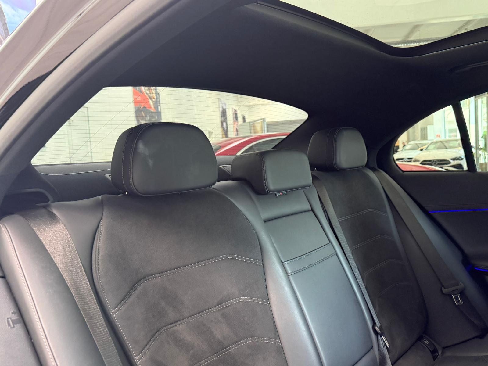 Fahrzeugabbildung Mercedes-Benz E 220 d AMG BURMESTER+PANO+SERVO+SUPERSREEN+360°