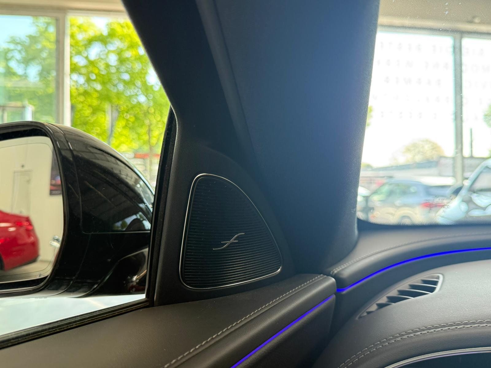 Fahrzeugabbildung Mercedes-Benz E 220 d AMG BURMESTER+PANO+SERVO+SUPERSREEN+360°