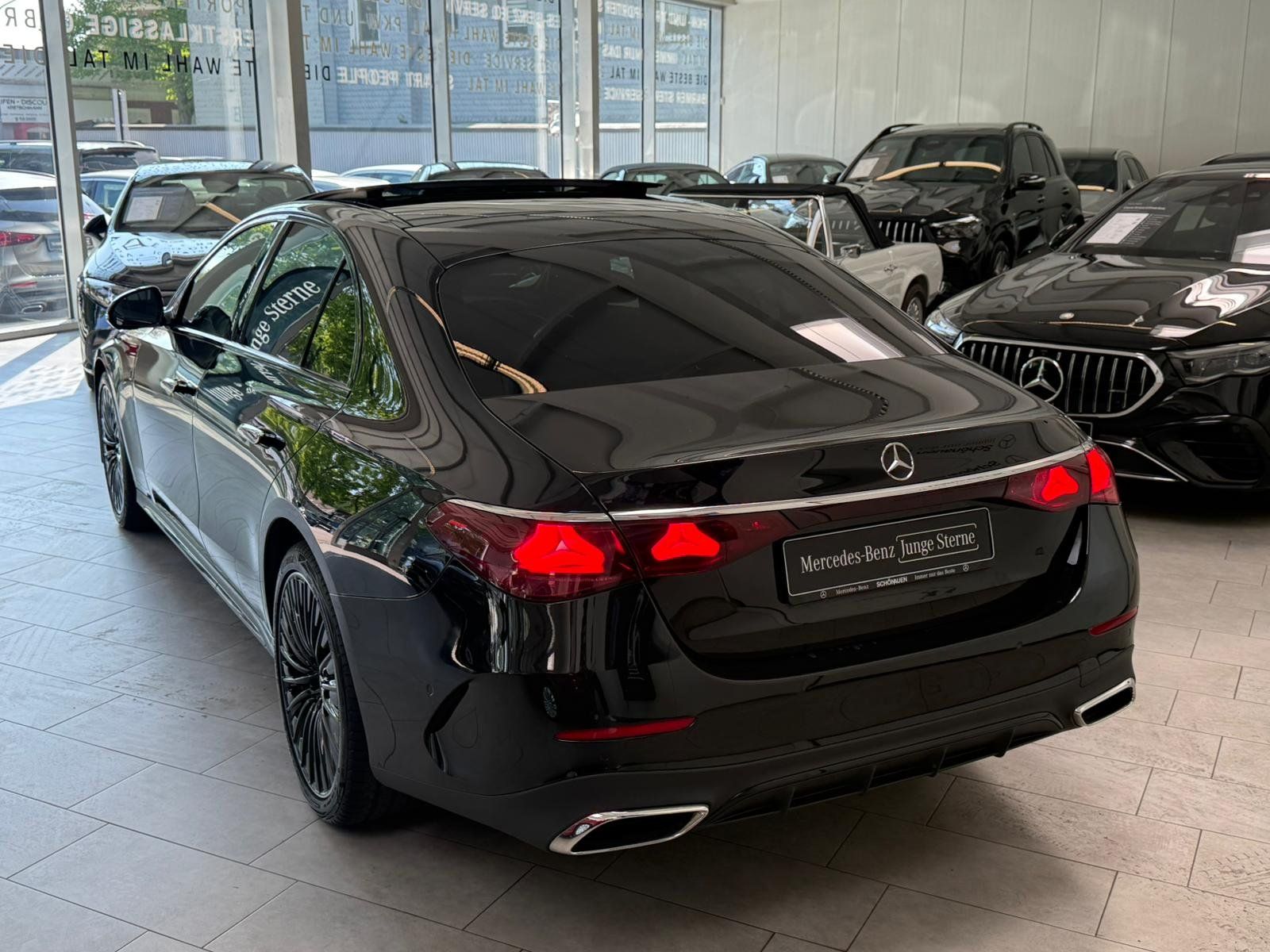Fahrzeugabbildung Mercedes-Benz E 220 d AMG BURMESTER+PANO+SERVO+SUPERSREEN+360°