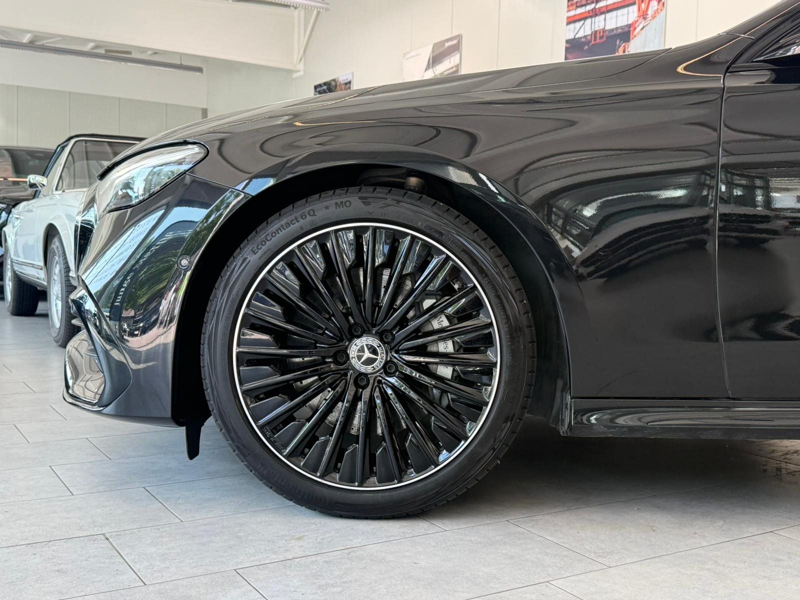 Fahrzeugabbildung Mercedes-Benz E 220 d AMG BURMESTER+PANO+SERVO+SUPERSREEN+360°
