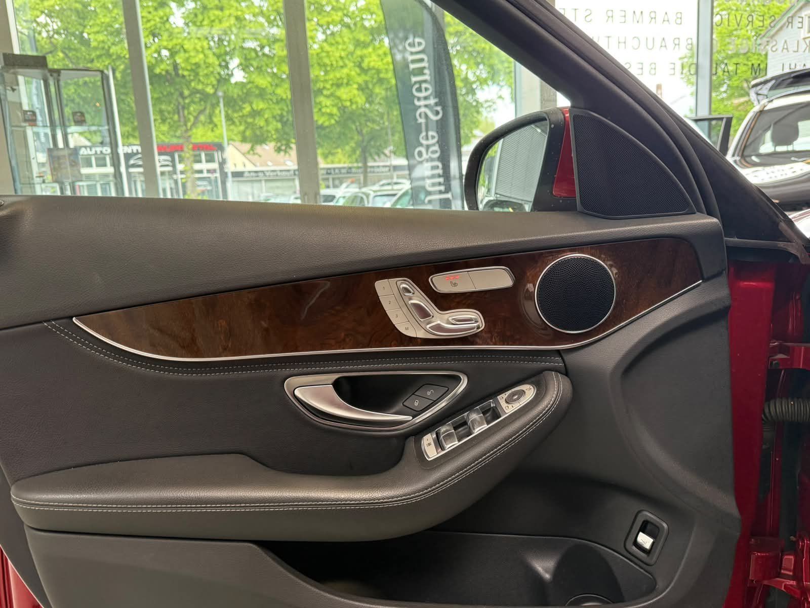 Fahrzeugabbildung Mercedes-Benz C250 AVANTGARDE AIRM+MBEAM+DISTR+FAP+360°+COMAND