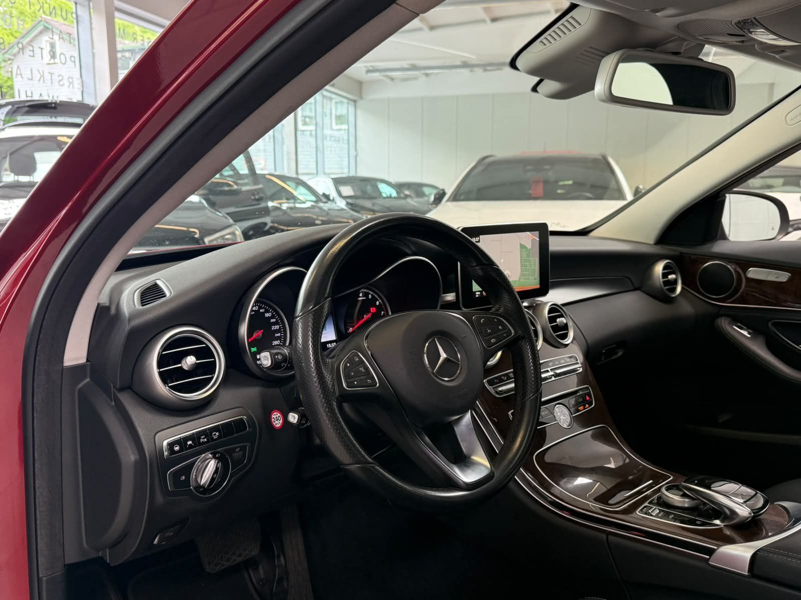 Fahrzeugabbildung Mercedes-Benz C250 AVANTGARDE AIRM+MBEAM+DISTR+FAP+360°+COMAND