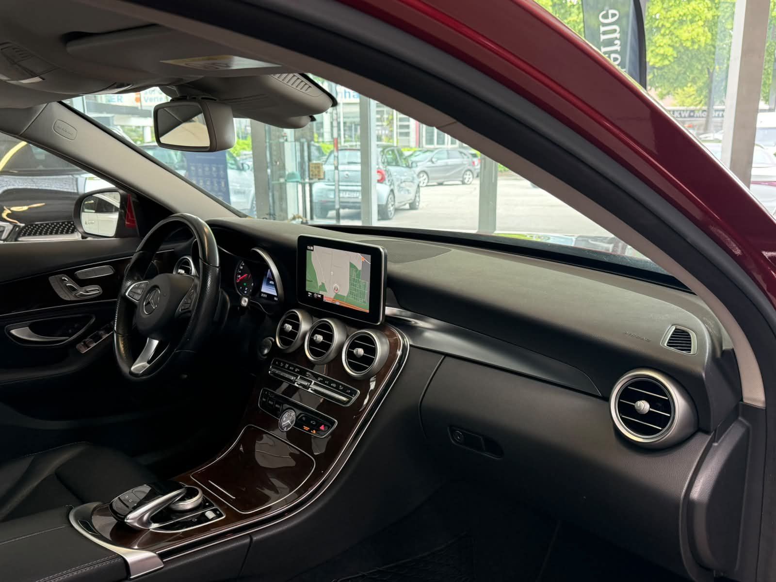 Fahrzeugabbildung Mercedes-Benz C250 AVANTGARDE AIRM+MBEAM+DISTR+FAP+360°+COMAND