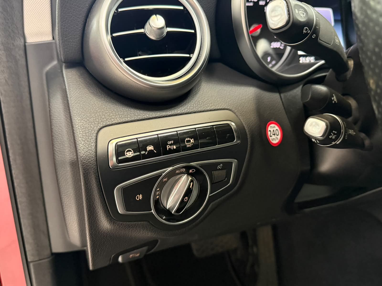 Fahrzeugabbildung Mercedes-Benz C250 AVANTGARDE AIRM+MBEAM+DISTR+FAP+360°+COMAND