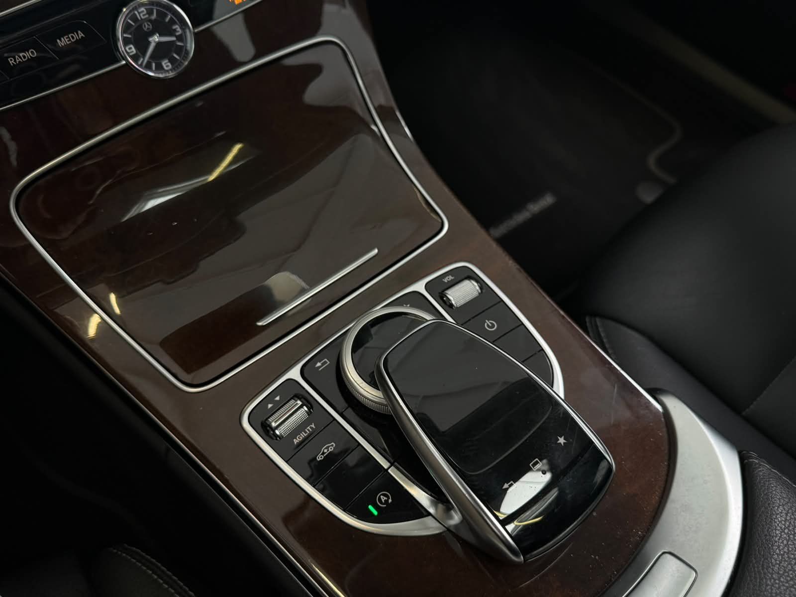 Fahrzeugabbildung Mercedes-Benz C250 AVANTGARDE AIRM+MBEAM+DISTR+FAP+360°+COMAND
