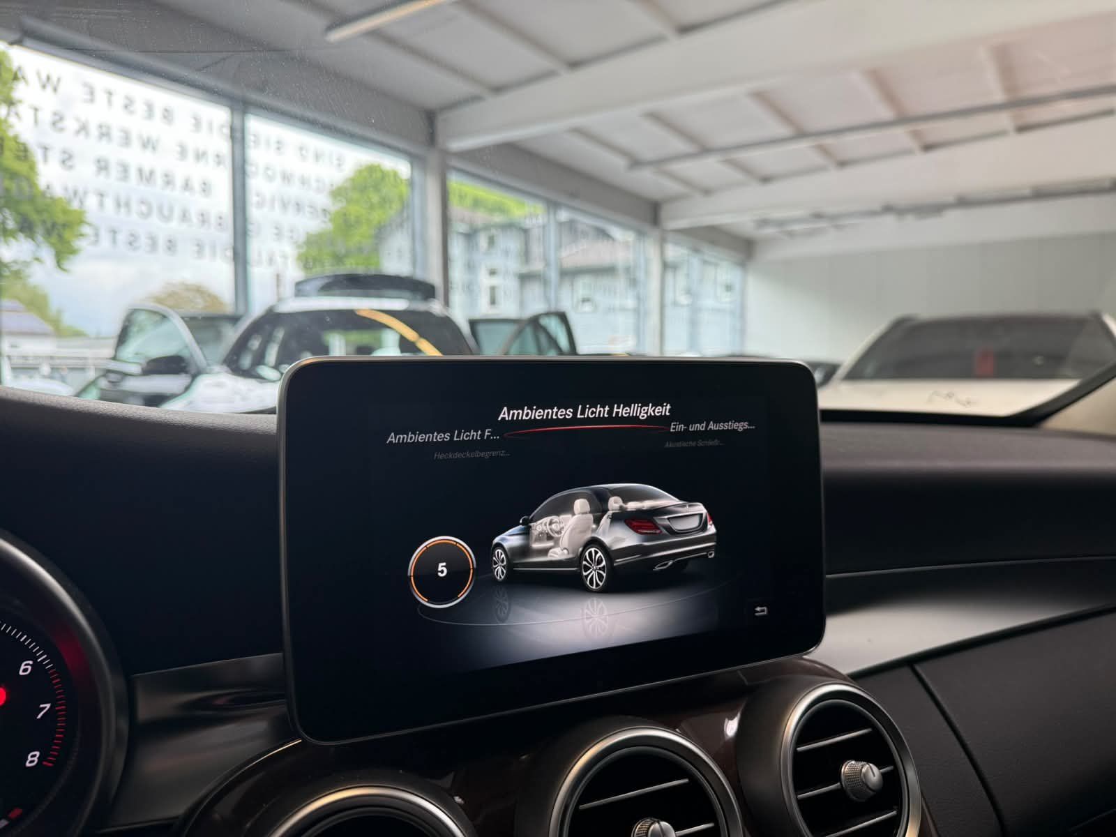 Fahrzeugabbildung Mercedes-Benz C250 AVANTGARDE AIRM+MBEAM+DISTR+FAP+360°+COMAND