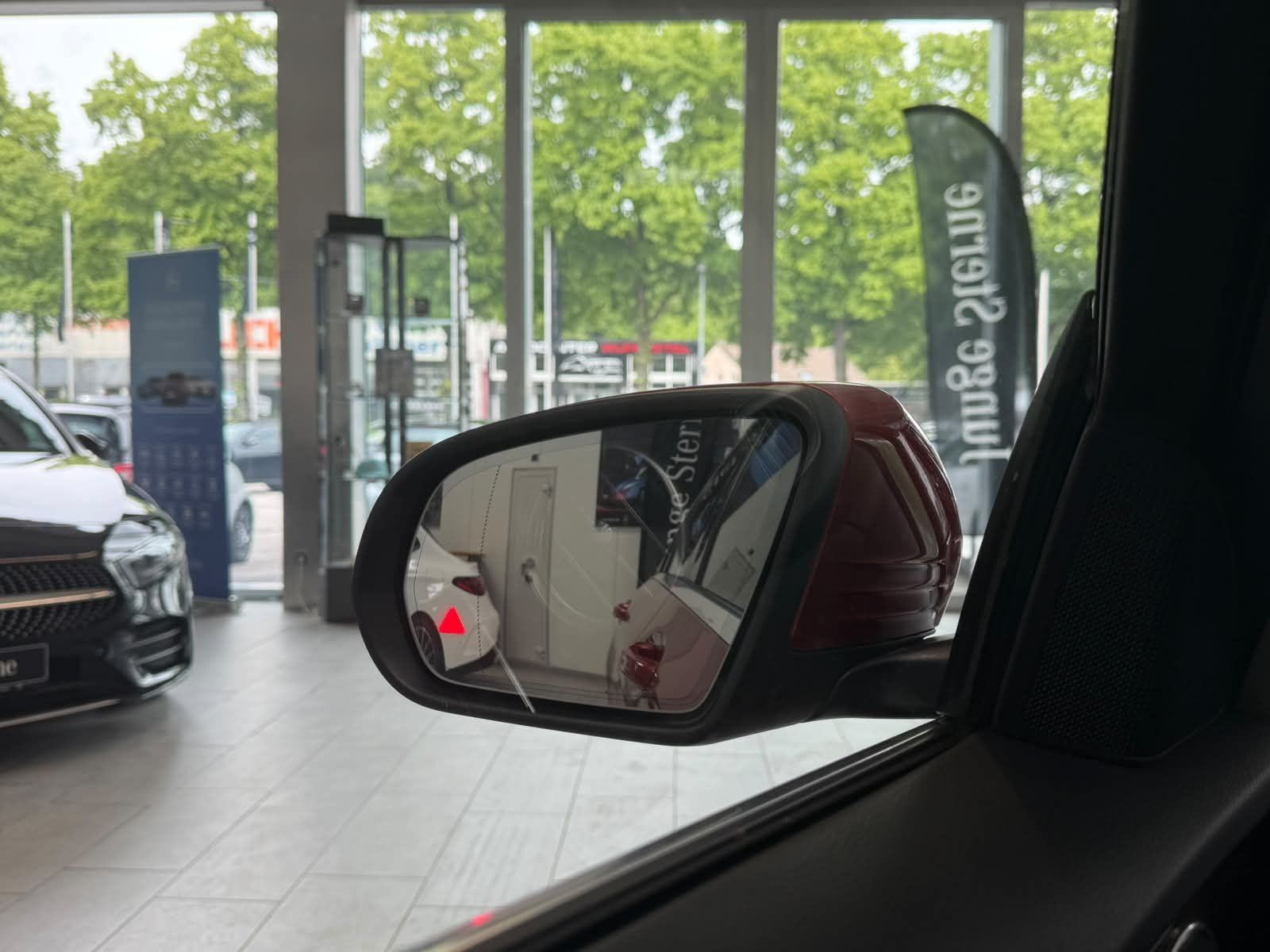 Fahrzeugabbildung Mercedes-Benz C250 AVANTGARDE AIRM+MBEAM+DISTR+FAP+360°+COMAND