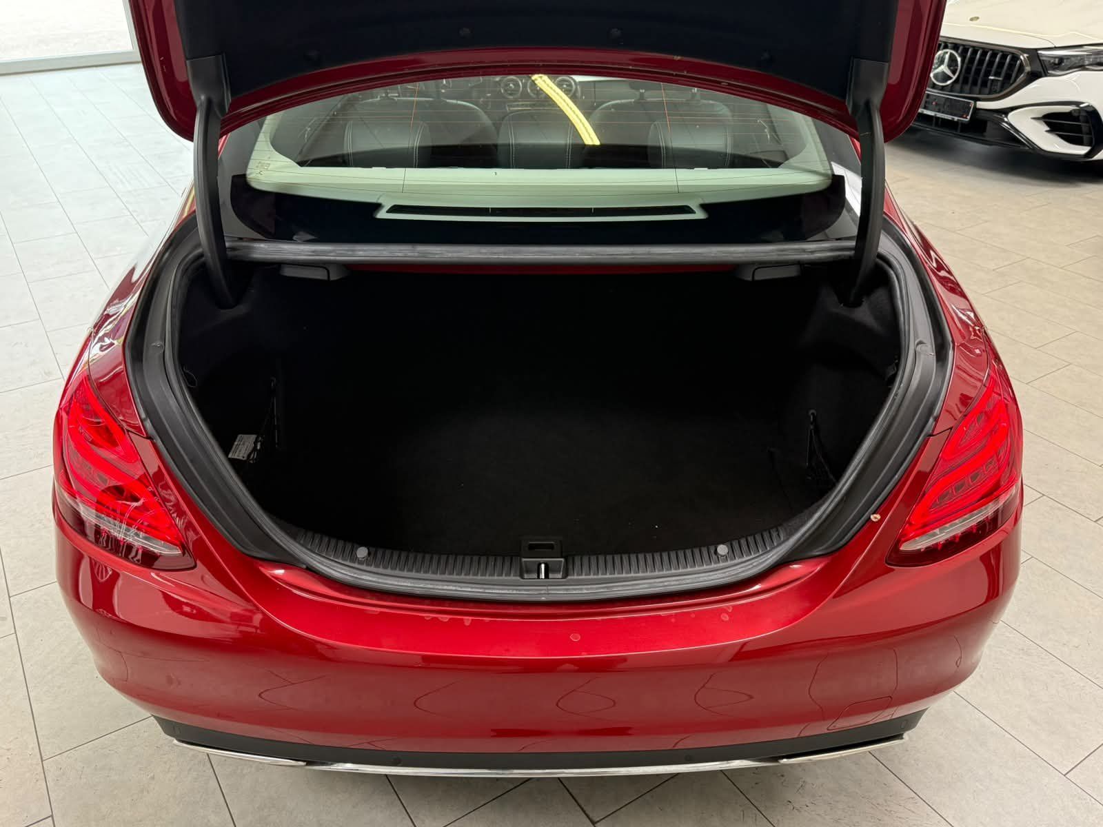 Fahrzeugabbildung Mercedes-Benz C250 AVANTGARDE AIRM+MBEAM+DISTR+FAP+360°+COMAND