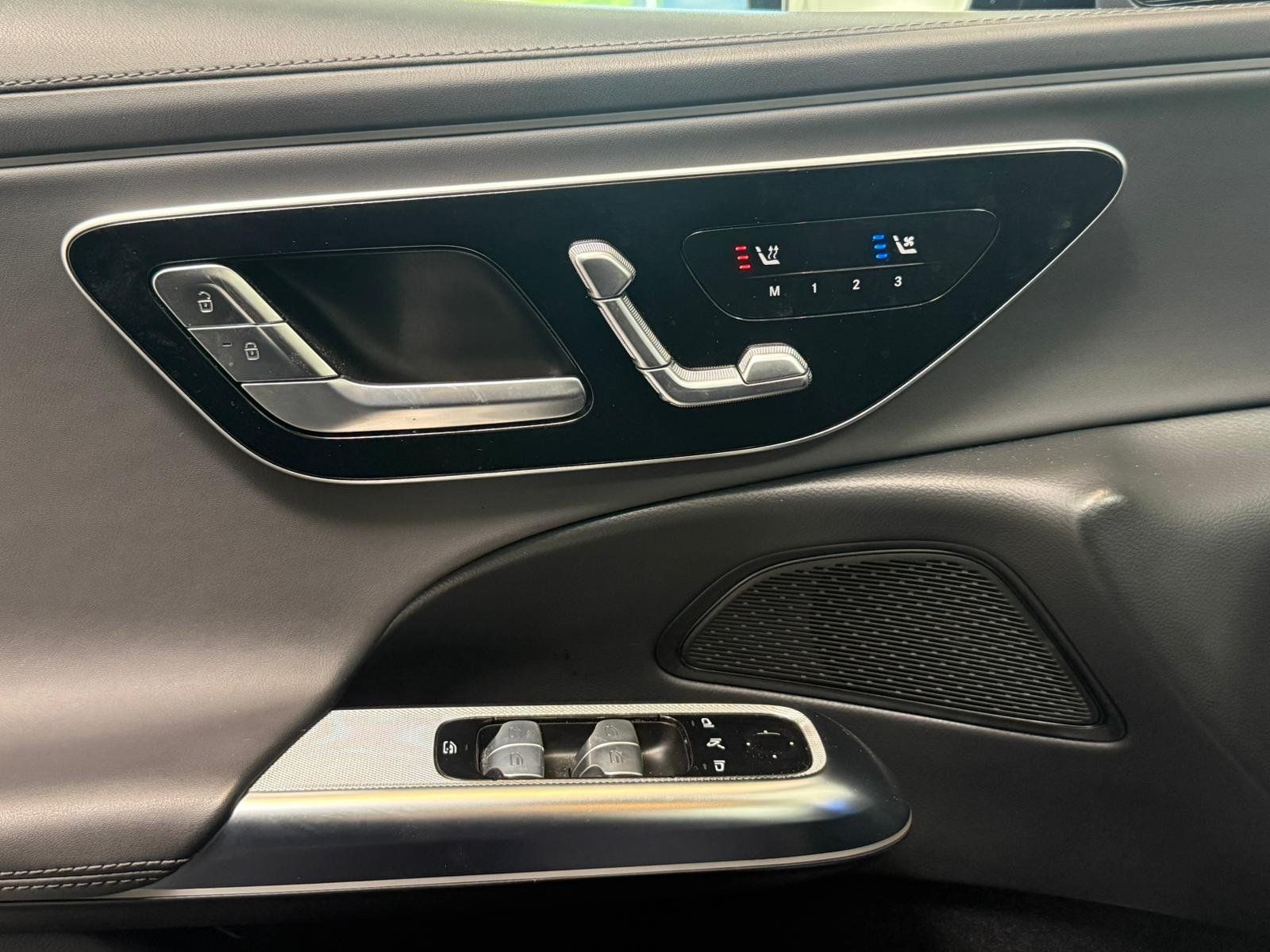 Fahrzeugabbildung Mercedes-Benz E 220d T AMG+AIRMATIC+PANO+NAPPA+STDHZ+NIGHT+360