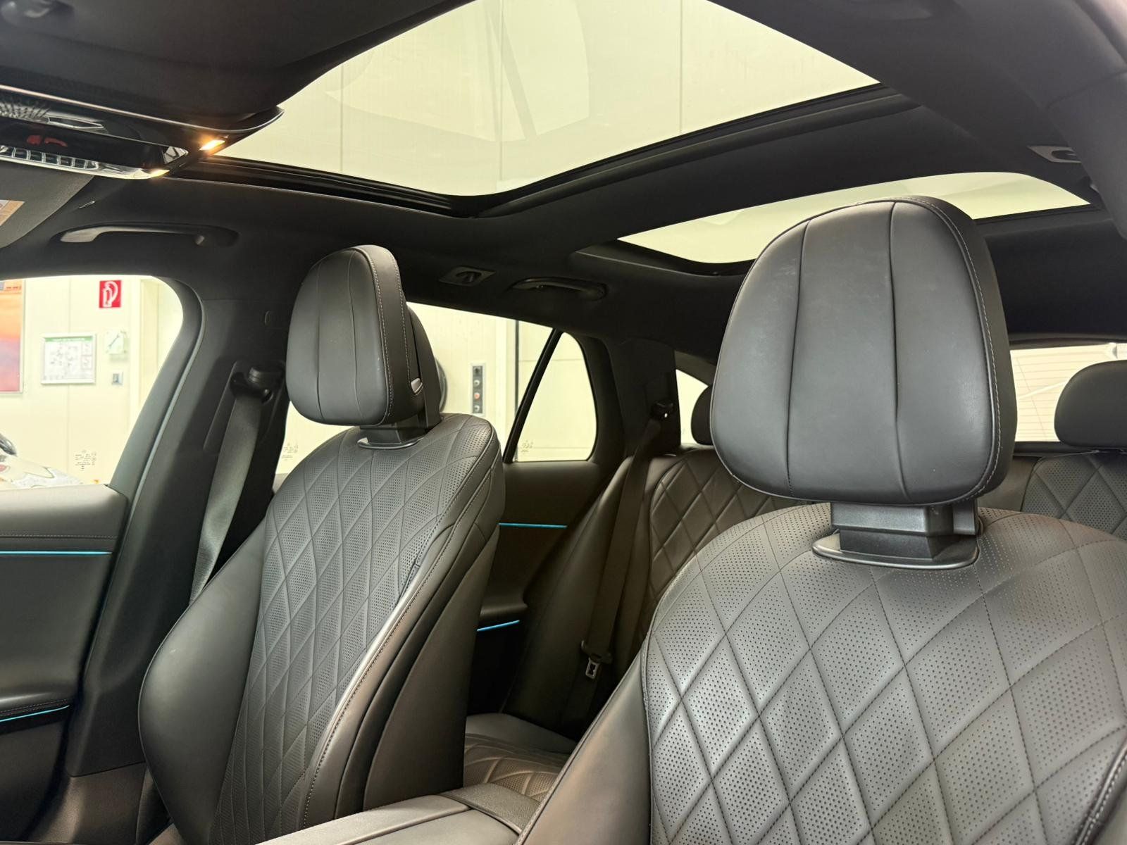 Fahrzeugabbildung Mercedes-Benz E 220d T AMG+AIRMATIC+PANO+NAPPA+STDHZ+NIGHT+360