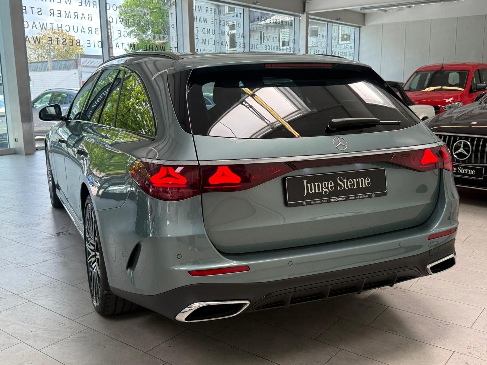 Fahrzeugabbildung Mercedes-Benz E 220d T AMG+AIRMATIC+PANO+NAPPA+STDHZ+NIGHT+360