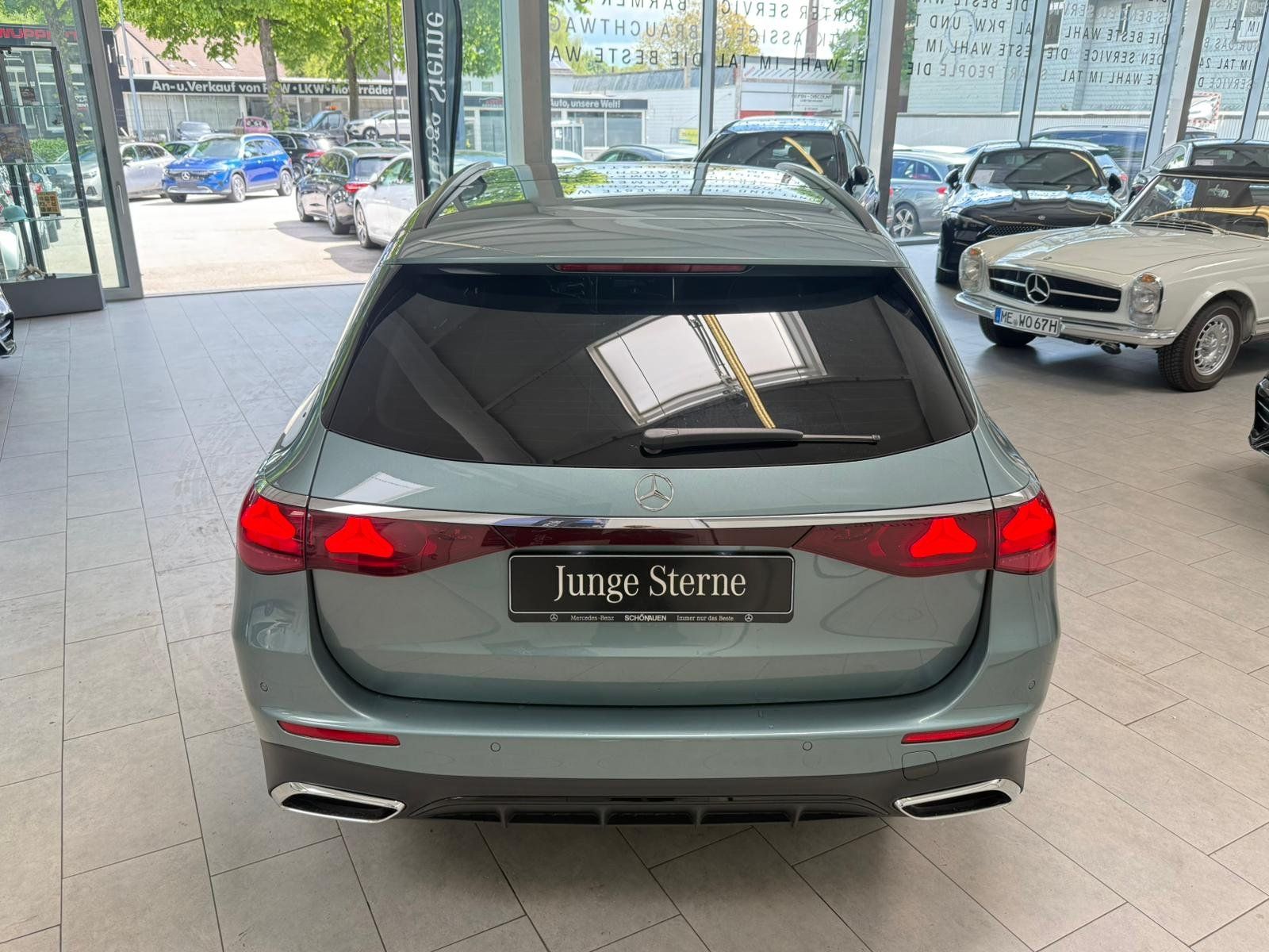 Fahrzeugabbildung Mercedes-Benz E 220d T AMG+AIRMATIC+PANO+NAPPA+STDHZ+NIGHT+360