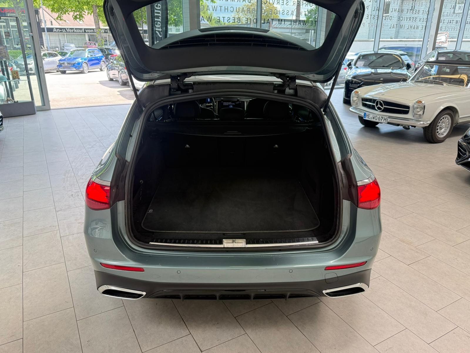 Fahrzeugabbildung Mercedes-Benz E 220d T AMG+AIRMATIC+PANO+NAPPA+STDHZ+NIGHT+360