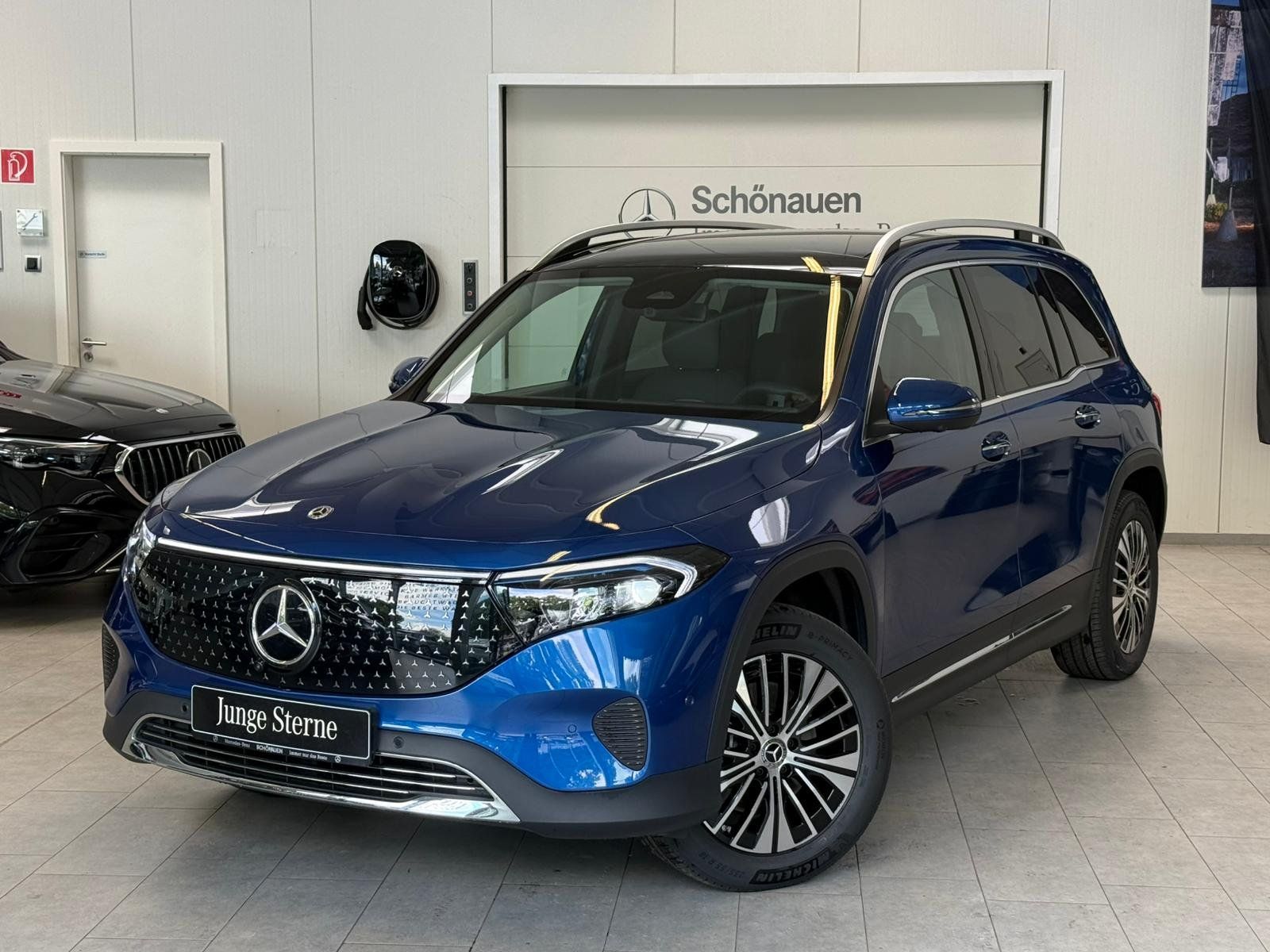 Mercedes-Benz EQB 300 4M 7-SITZER+PANO+HUD+DISTR+BURMES+MEMORY