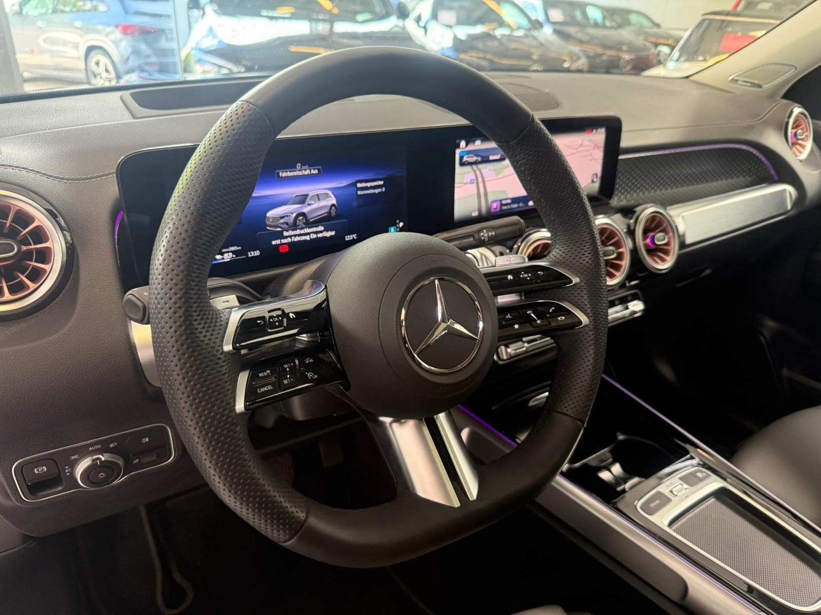 Fahrzeugabbildung Mercedes-Benz EQB 300 4M 7-SITZER+PANO+HUD+DISTR+BURMES+MEMORY