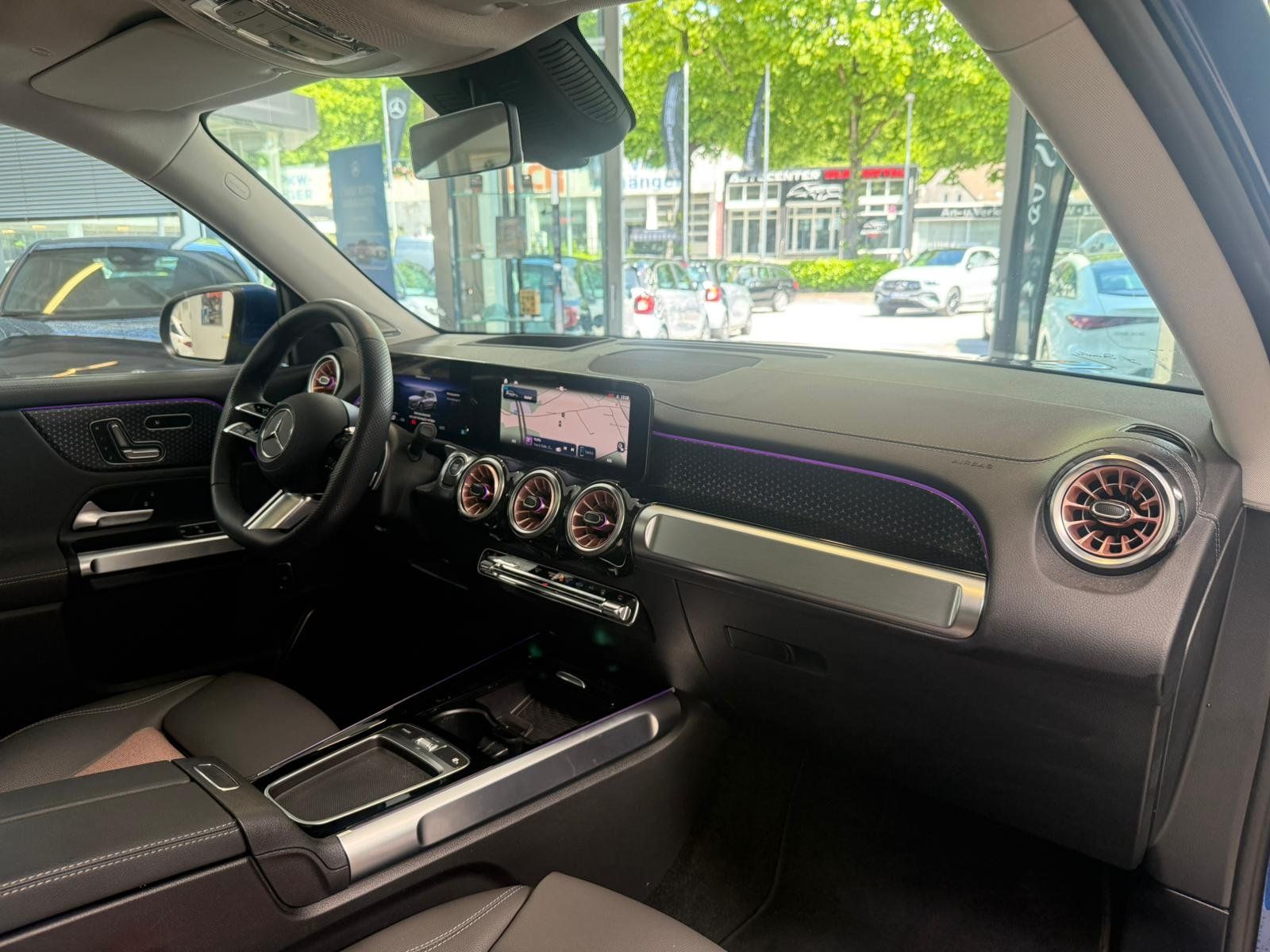 Fahrzeugabbildung Mercedes-Benz EQB 300 4M 7-SITZER+PANO+HUD+DISTR+BURMES+MEMORY