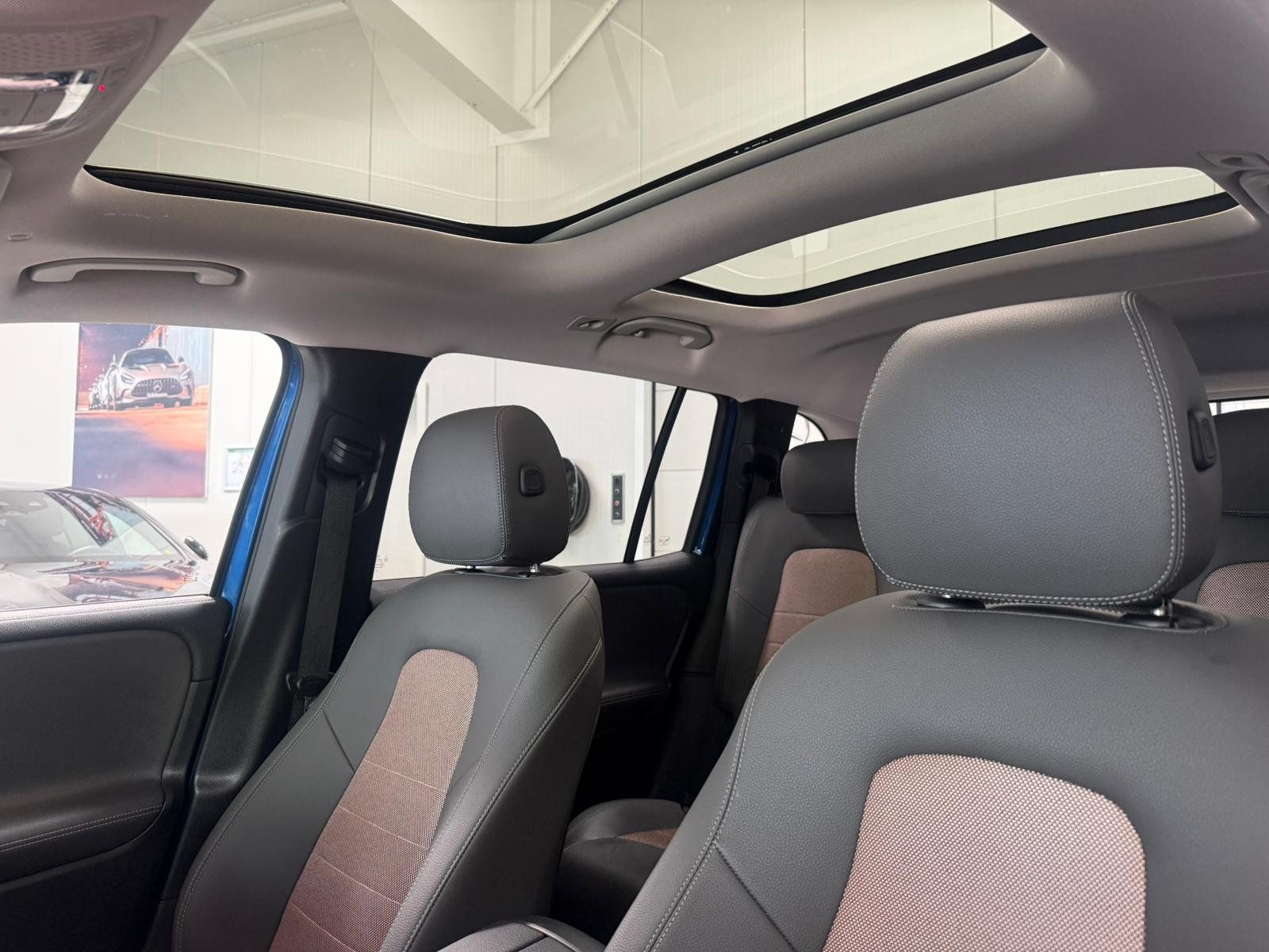Fahrzeugabbildung Mercedes-Benz EQB 300 4M 7-SITZER+PANO+HUD+DISTR+BURMES+MEMORY