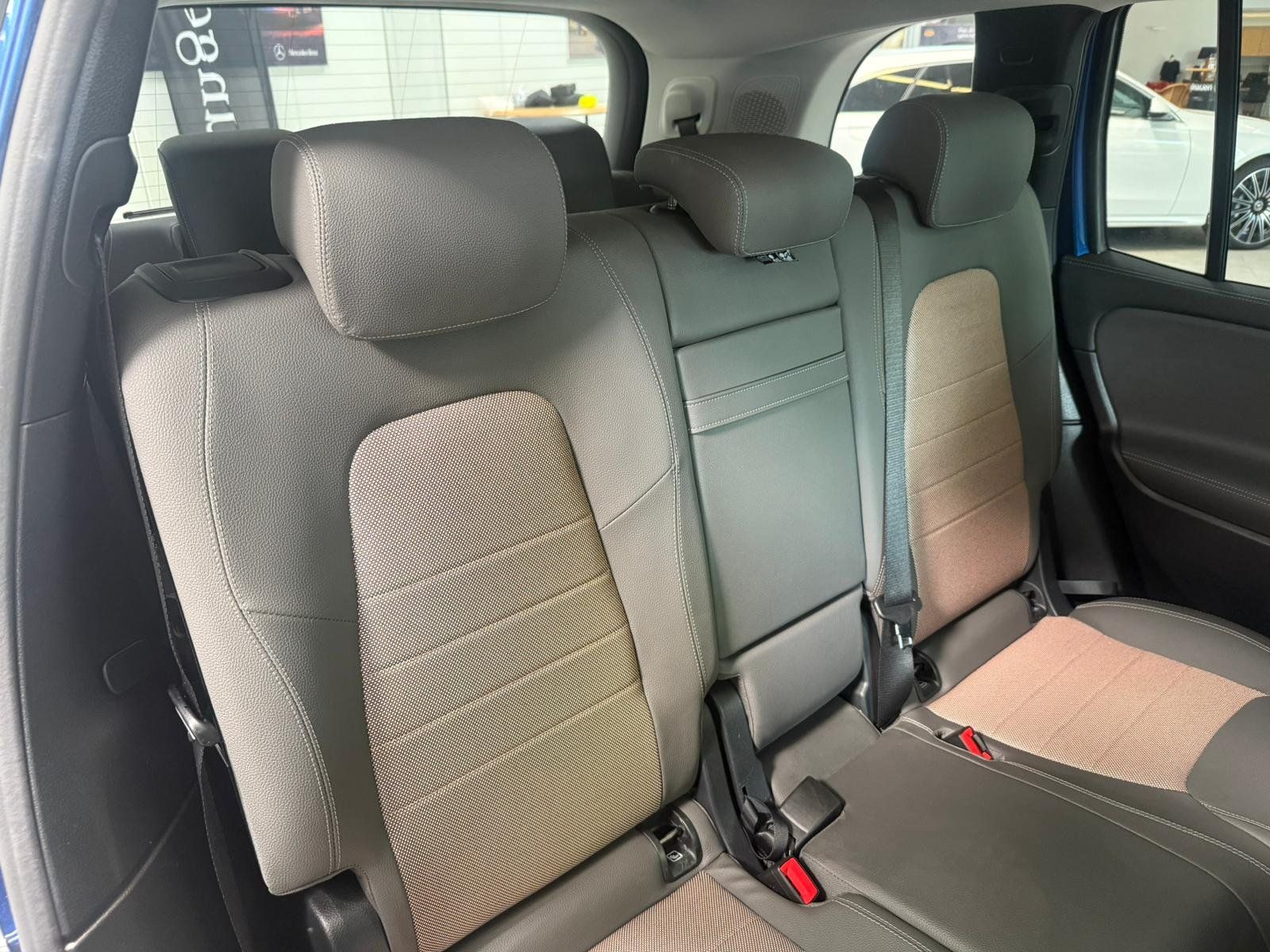Fahrzeugabbildung Mercedes-Benz EQB 300 4M 7-SITZER+PANO+HUD+DISTR+BURMES+MEMORY