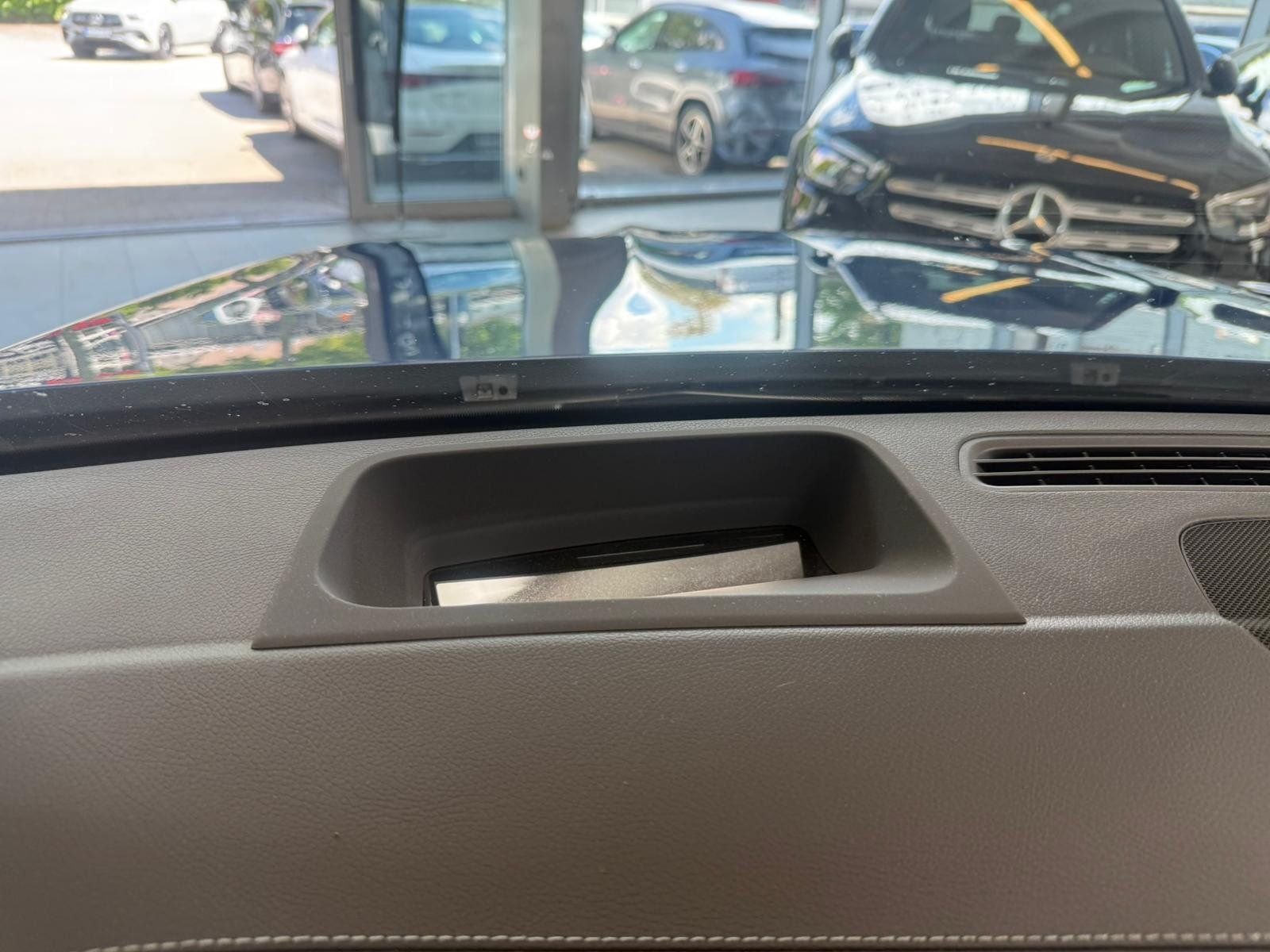 Fahrzeugabbildung Mercedes-Benz EQB 300 4M 7-SITZER+PANO+HUD+DISTR+BURMES+MEMORY