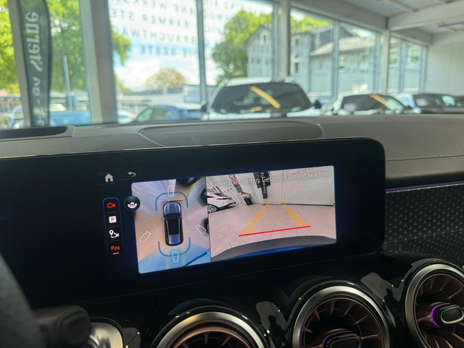 Fahrzeugabbildung Mercedes-Benz EQB 300 4M 7-SITZER+PANO+HUD+DISTR+BURMES+MEMORY